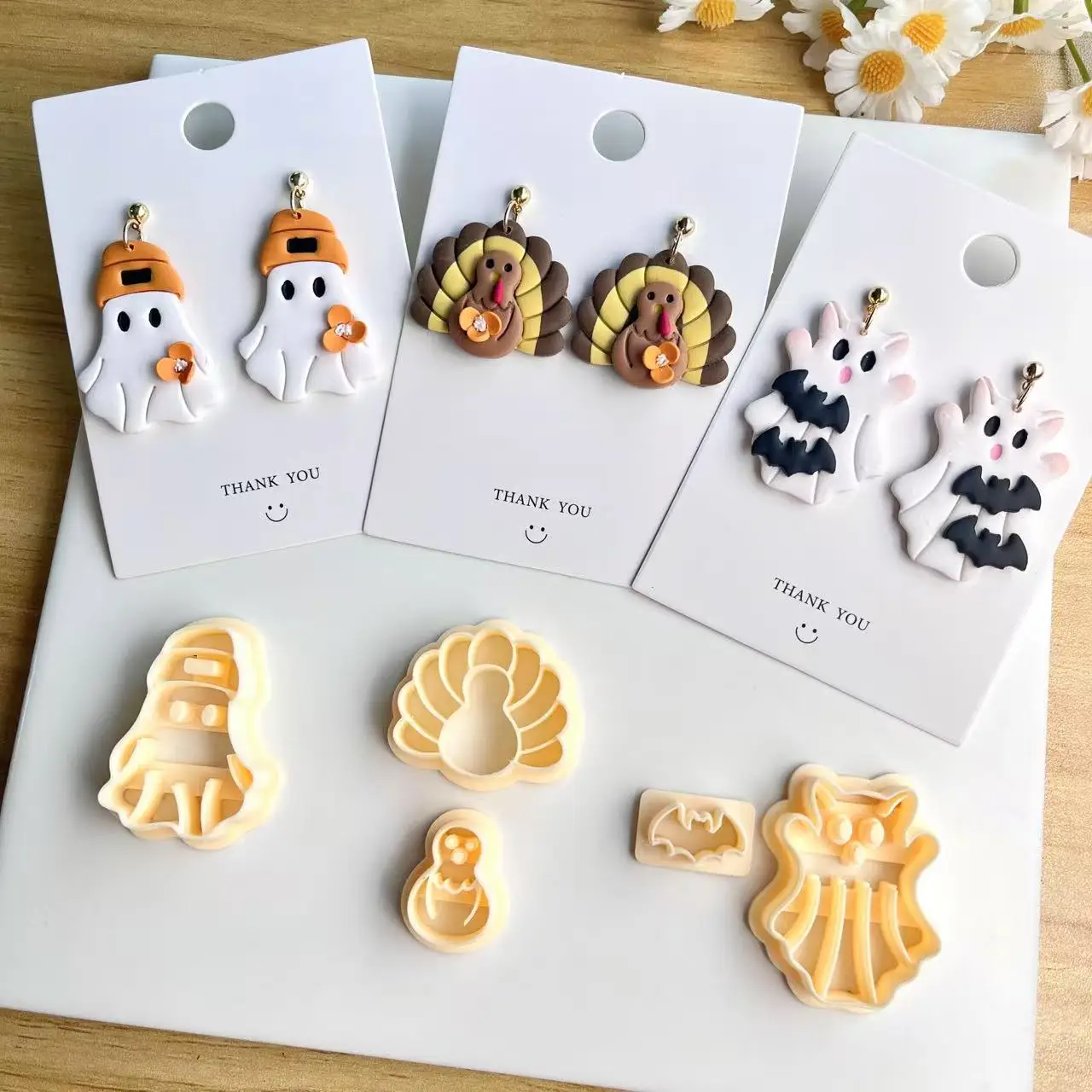 Резак для глины Bookish Ghost 2025 года | Резак для резки полимерной глины с призраком для уютных осенних сережек и поделок на Хэллоуин
Резак для глины Bookish Ghost 2025 года | Резак для резки полимерной глины с призраком для уютных осенних сережек и поделок на Хэллоуин