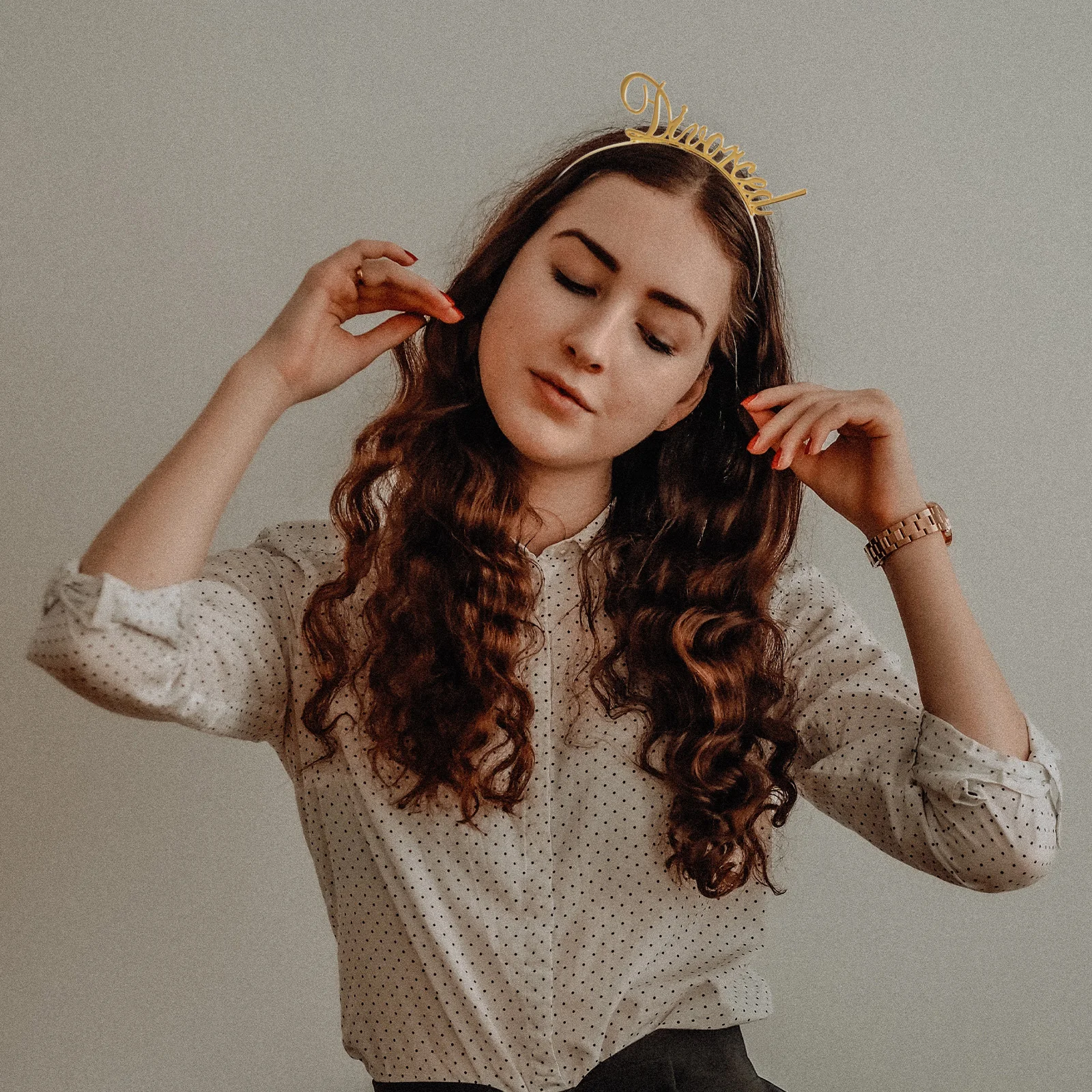 2 шт., декоративная повязка на голову из сплава с буквами, Золотая эластичная повязка для волос для женщин, вечерние разборные тематические простые аксессуары для волос
2 шт., декоративная повязка на голову из сплава с буквами, Золотая эластичная повязка для волос для женщин, вечерние разборные тематические простые аксессуары для волос