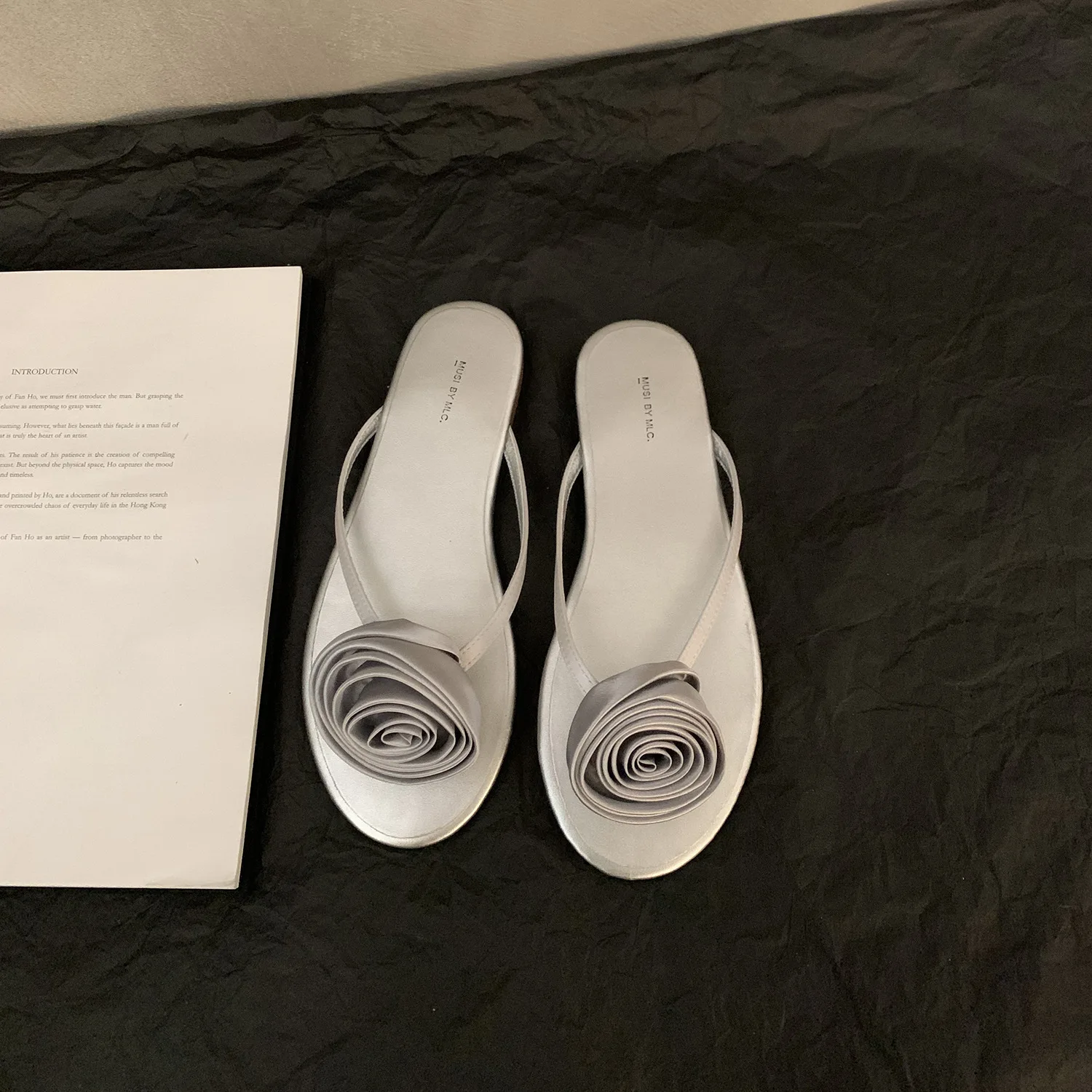 Низкие резиновые шлепанцы Цветочные гавайские туфли на каблуке-копыте Ткань из искусственной кожи Цветочные резиновые шлепанцы с низким цветком Гавайские туфли на каблуке из искусственной кожи
Низкие резиновые шлепанцы Цветочные гавайские туфли на каблуке-копыте Ткань из искусственной кожи Цветочные резиновые шлепанцы с низким цветком Гавайские туфли на каблуке из искусственной кожи