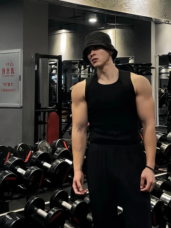 Мужская облегающая майка Bla Low Cut для тренировок, спортивная майка для фитнеса, летняя молодежная трендовая модель
Мужская облегающая майка Bla Low Cut для тренировок, спортивная майка для фитнеса, летняя молодежная трендовая модель