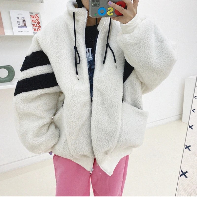 Белая куртка из искусственного меха с лацканами на молнии в стиле пэчворк, женская меховая куртка, пушистое уличное плюшевое пальто, пальто из искусственного ягненка, теплое, толстое, свободное
Белая куртка из искусственного меха с лацканами на молнии в стиле пэчворк, женская меховая куртка, пушистое уличное плюшевое пальто, пальто из искусственного ягненка, теплое, толстое, свободное