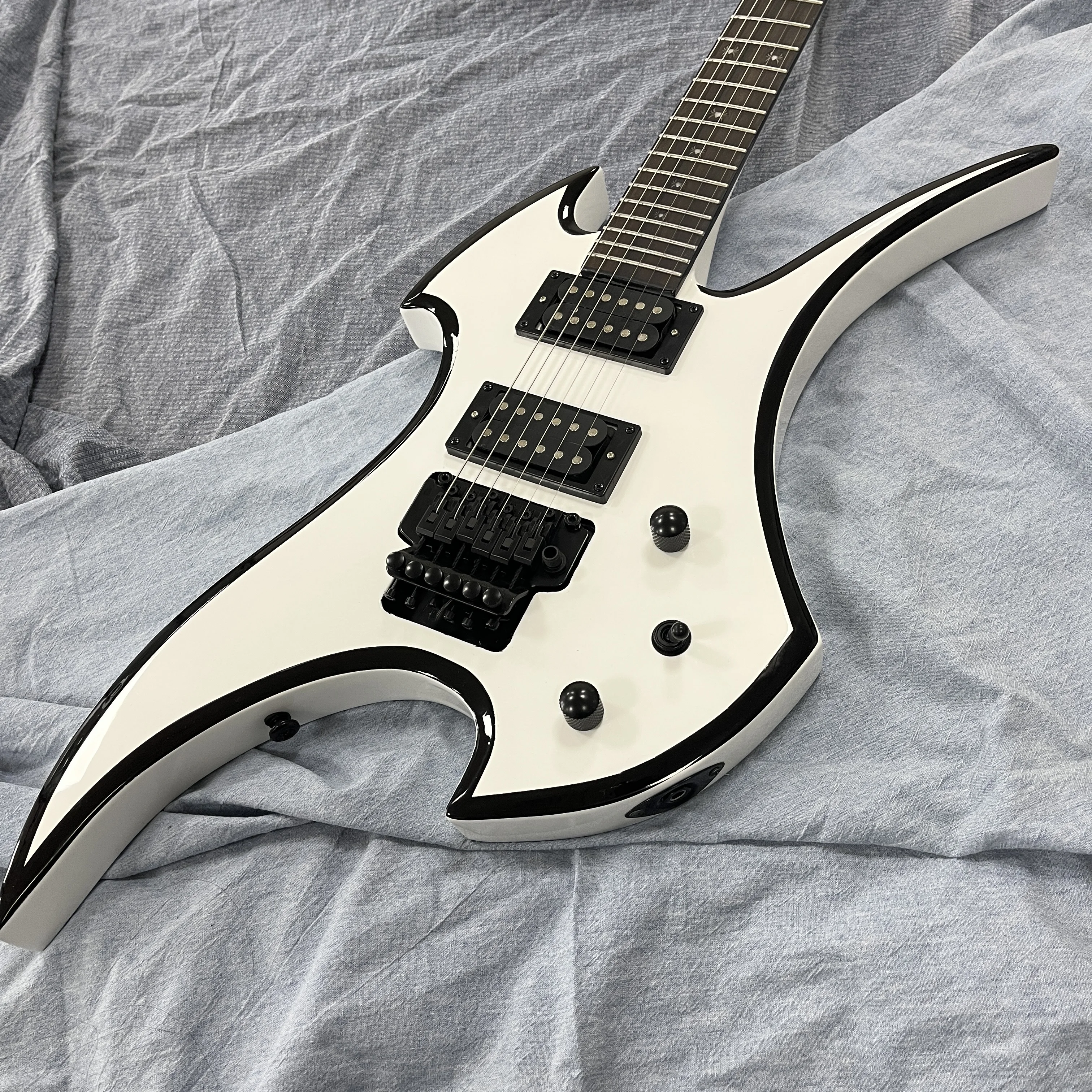 White Solid Electric Guitar Spider Shaped H-H Pickups Black Hardware FR Bridge Electric Guitar-Themed Gift Free Shipping
White Solid Electric Guitar Spider Shaped H-H Pickups Black Hardware FR Bridge Electric Guitar-Themed Gift Free Shipping