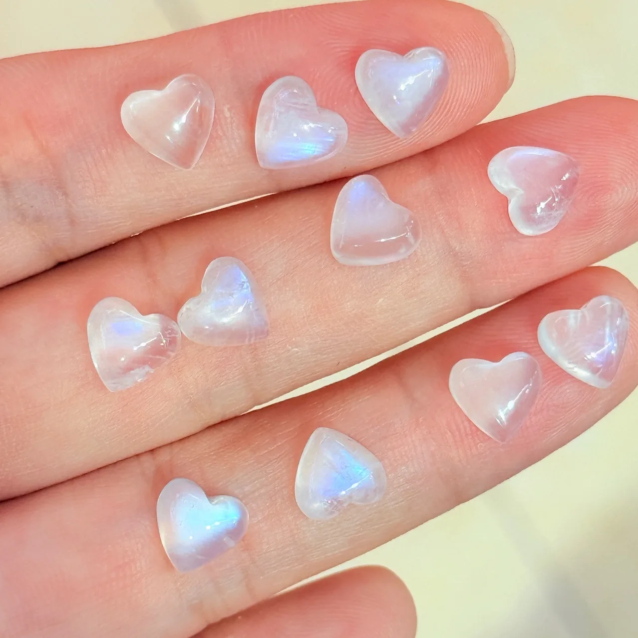 Natural Blue Fire Moonstones Heart Shape Cabochon Smooth Polished Loose Gemstones Multiple Sizes For Jewelry Making
Natural Blue Fire Moonstones Heart Shape Cabochon Smooth Polished Loose Gemstones Multiple Sizes For Jewelry Making
