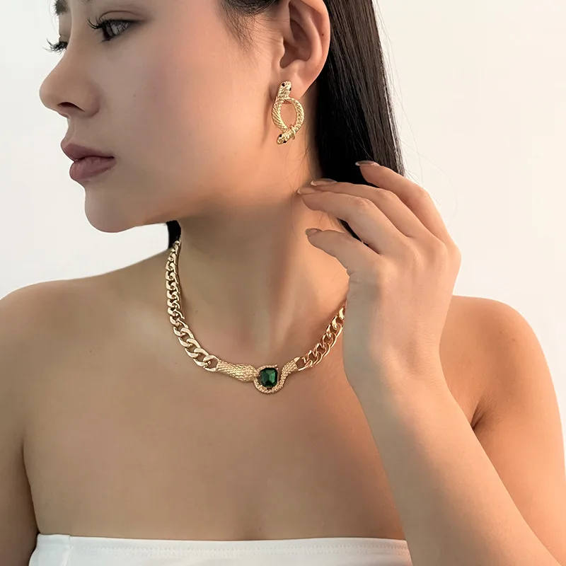Stylish Vintage Middle Eastern Exaggerated Thick Chain Metal Snakehead Emerald Necklace Earrings Jewelry Set
Stylish Vintage Middle Eastern Exaggerated Thick Chain Metal Snakehead Emerald Necklace Earrings Jewelry Set