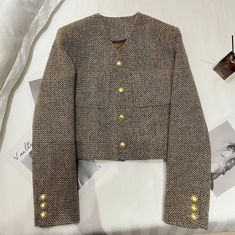 French Style Vintage Simple Temperament Ladies Woolen Tops Small Fragrance Cardigan Jacket 2024 Autumn Long Sleeve Coat Woman
French Style Vintage Simple Temperament Ladies Woolen Tops Small Fragrance Cardigan Jacket 2024 Autumn Long Sleeve Coat Woman