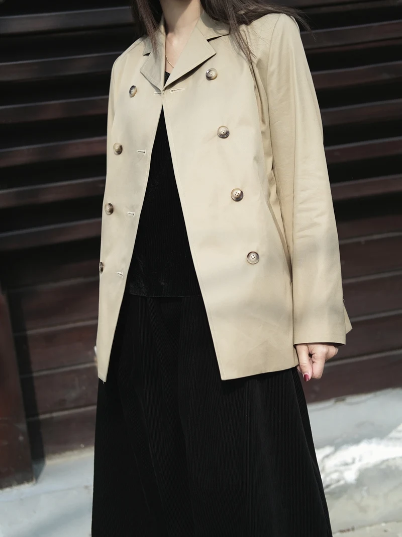 Slim Fit Double Breasted Khaki Color Women's Coat Spring 2025 British Style Long Sleeve Suit Collar mid Length Cotton 100%
Slim Fit Double Breasted Khaki Color Women's Coat Spring 2025 British Style Long Sleeve Suit Collar mid Length Cotton 100%