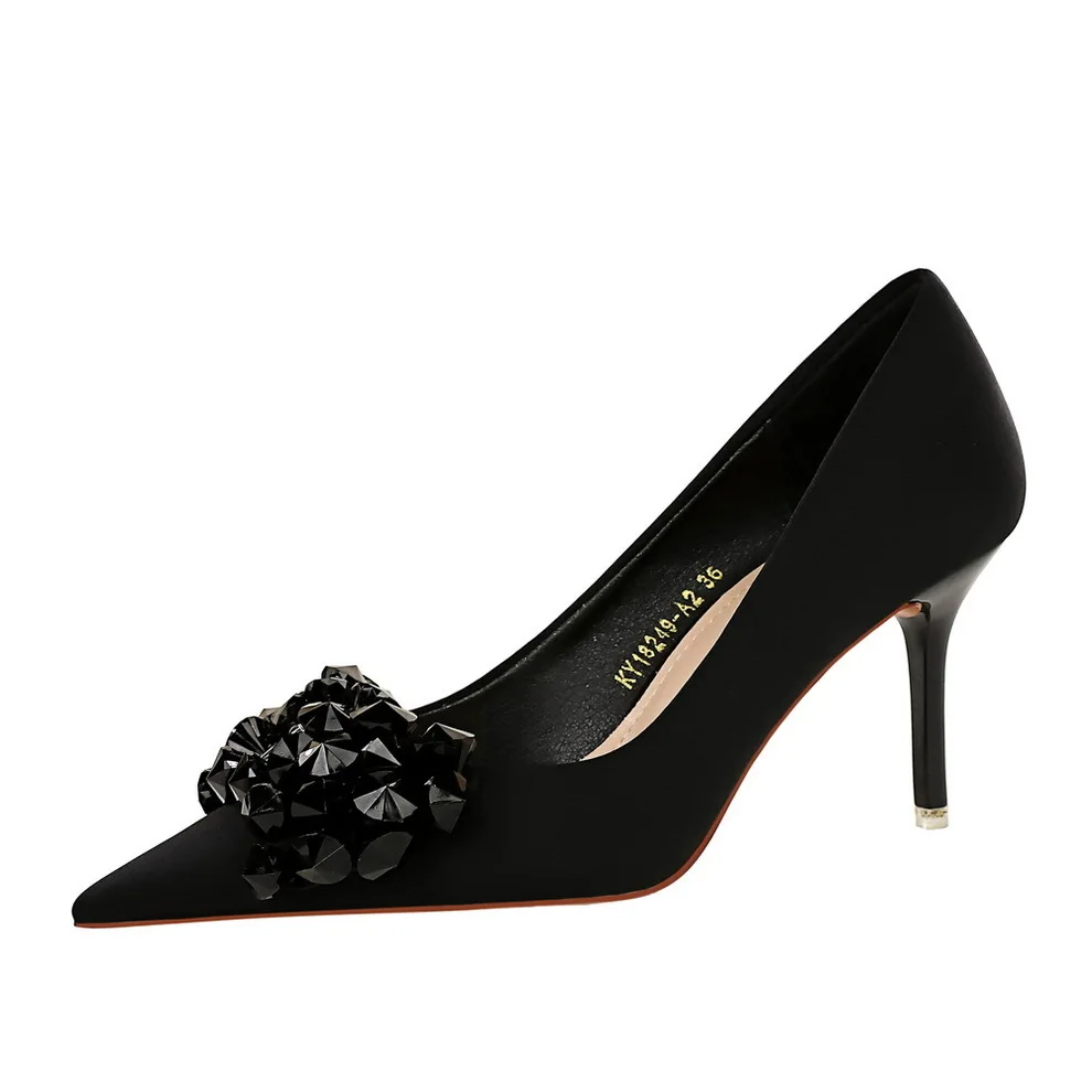 2024 Style Banquet Heels Light Luxury Women's Satin Shallow Mouth Pointed Bow High Heel Single Shoes Wedding Pumps
2024 Style Banquet Heels Light Luxury Women's Satin Shallow Mouth Pointed Bow High Heel Single Shoes Wedding Pumps