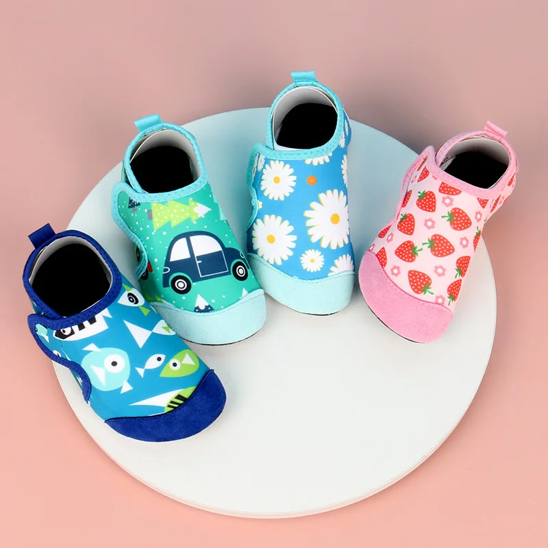 Children's water sports swimming socks beach shoes cartoon print summer soft beach slippers men's and women's flat shoes
Children's water sports swimming socks beach shoes cartoon print summer soft beach slippers men's and women's flat shoes