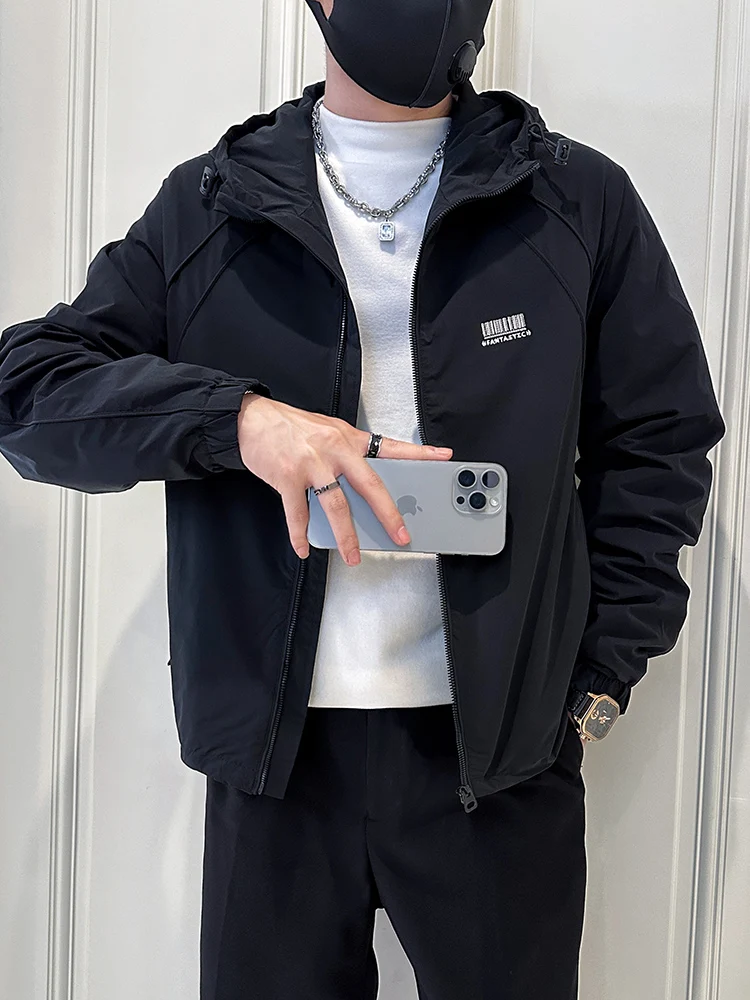 Повседневная мужская куртка с капюшоном, весенне-осенняя универсальная верхняя одежда для отдыха, украшение на молнии, ветрозащитная полиэфирная ткань
Повседневная мужская куртка с капюшоном, весенне-осенняя универсальная верхняя одежда для отдыха, украшение на молнии, ветрозащитная полиэфирная ткань