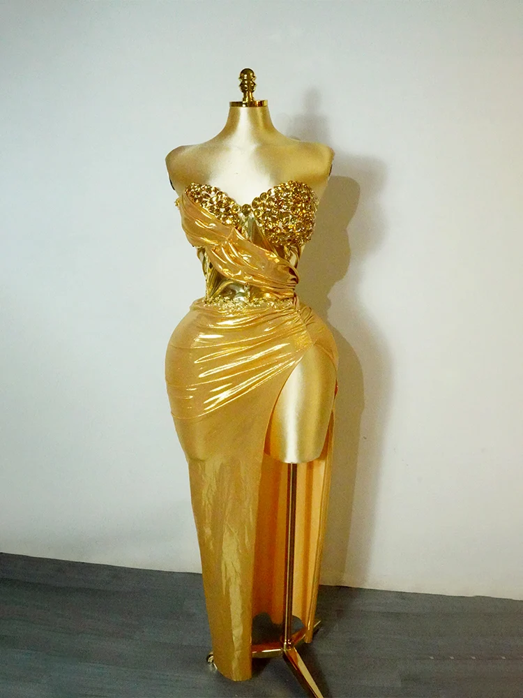 Модное вечернее платье золотого цвета со стразами, сексуальный комплект из топа и юбки с блестками и кристаллами для дня рождения, клуба, сценический костюм для взрослых
Модное вечернее платье золотого цвета со стразами, сексуальный комплект из топа и юбки с блестками и кристаллами для дня рождения, клуба, сценический костюм для взрослых