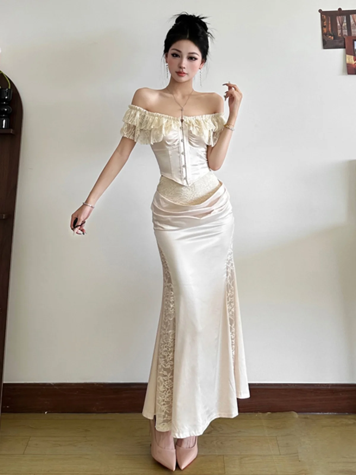 WEIRD PUSS Vintage Court Style Pure Desire Lace Splicing One Shoulder Top High Waist Skirt Two Piece Set Women's Fashion
WEIRD PUSS Vintage Court Style Pure Desire Lace Splicing One Shoulder Top High Waist Skirt Two Piece Set Women's Fashion