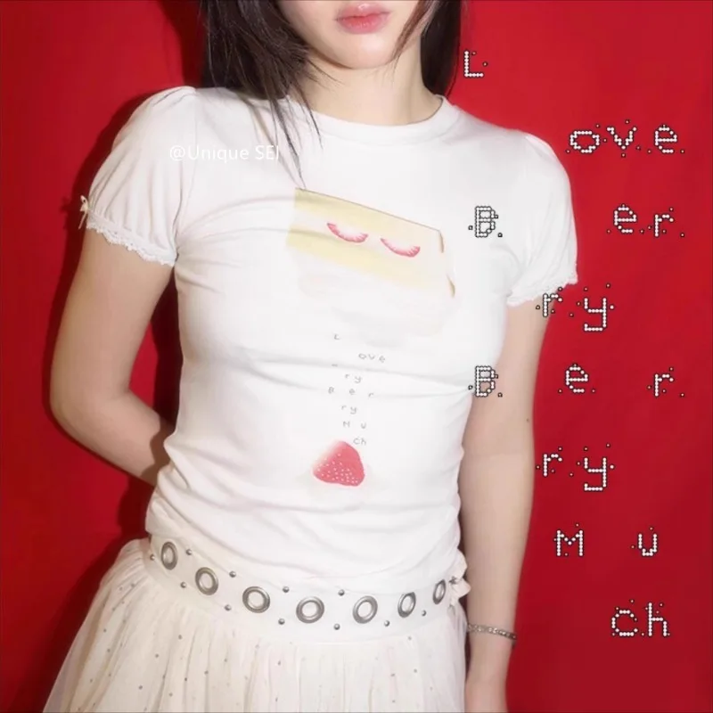 Korean Retro Lace Splicing Casual Short-sleeved T-shirt Women 2025 Summer New Streetwear O-neck Cake Printed Sexy Slim Crop Tops
Korean Retro Lace Splicing Casual Short-sleeved T-shirt Women 2025 Summer New Streetwear O-neck Cake Printed Sexy Slim Crop Tops
