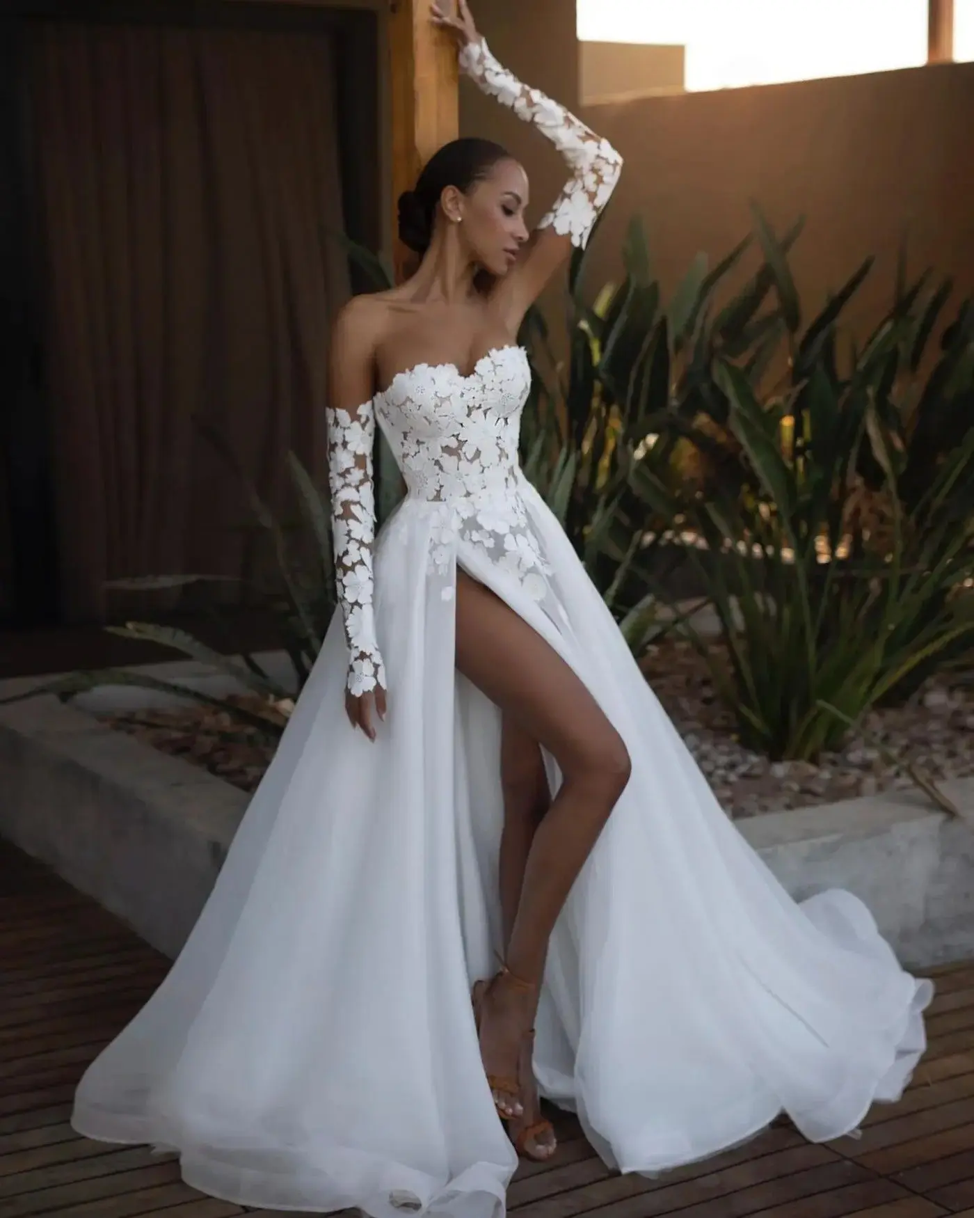 Floral Lace White Wedding Dresses With Long Sleeves Elegant Sweetheart Modern Fashion Bridal Gowns Sweep Train Side Slit Sexy
Floral Lace White Wedding Dresses With Long Sleeves Elegant Sweetheart Modern Fashion Bridal Gowns Sweep Train Side Slit Sexy