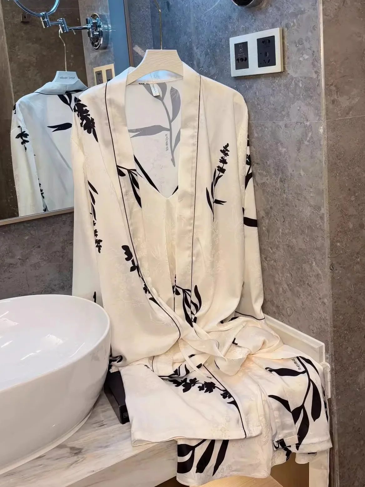 Elegant Long Ice Silk Nightgown with Wheat Spike Embroidery And Draping Design High-End Style Women's Sleepwear V-Neck Long S...
Elegant Long Ice Silk Nightgown with Wheat Spike Embroidery And Draping Design High-End Style Women's Sleepwear V-Neck Long S...