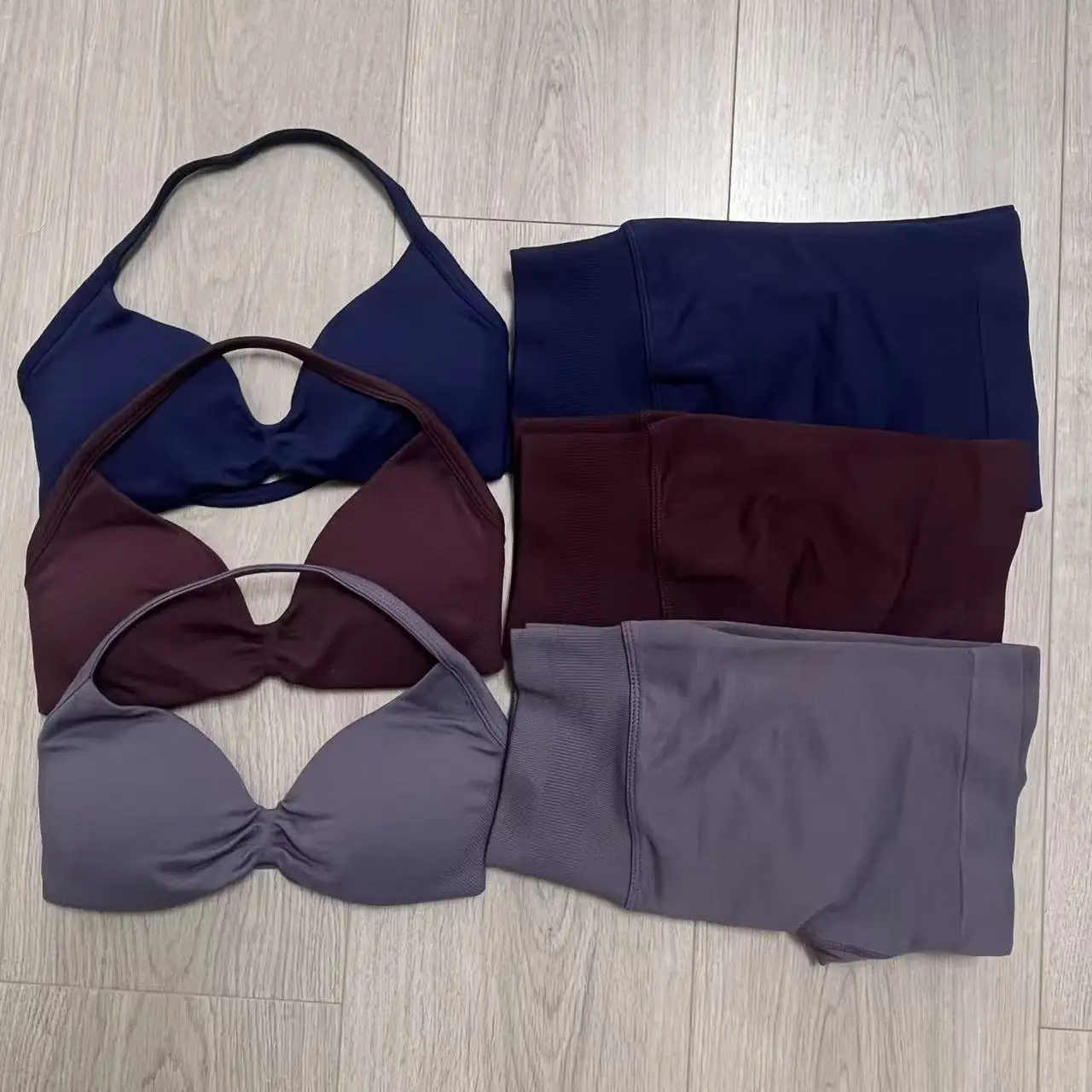 2-piece Yoga Set New Best-seller Shorts Small Bra V-neck Halter Neck Beautiful Back Sports Tank Top Set
2-piece Yoga Set New Best-seller Shorts Small Bra V-neck Halter Neck Beautiful Back Sports Tank Top Set