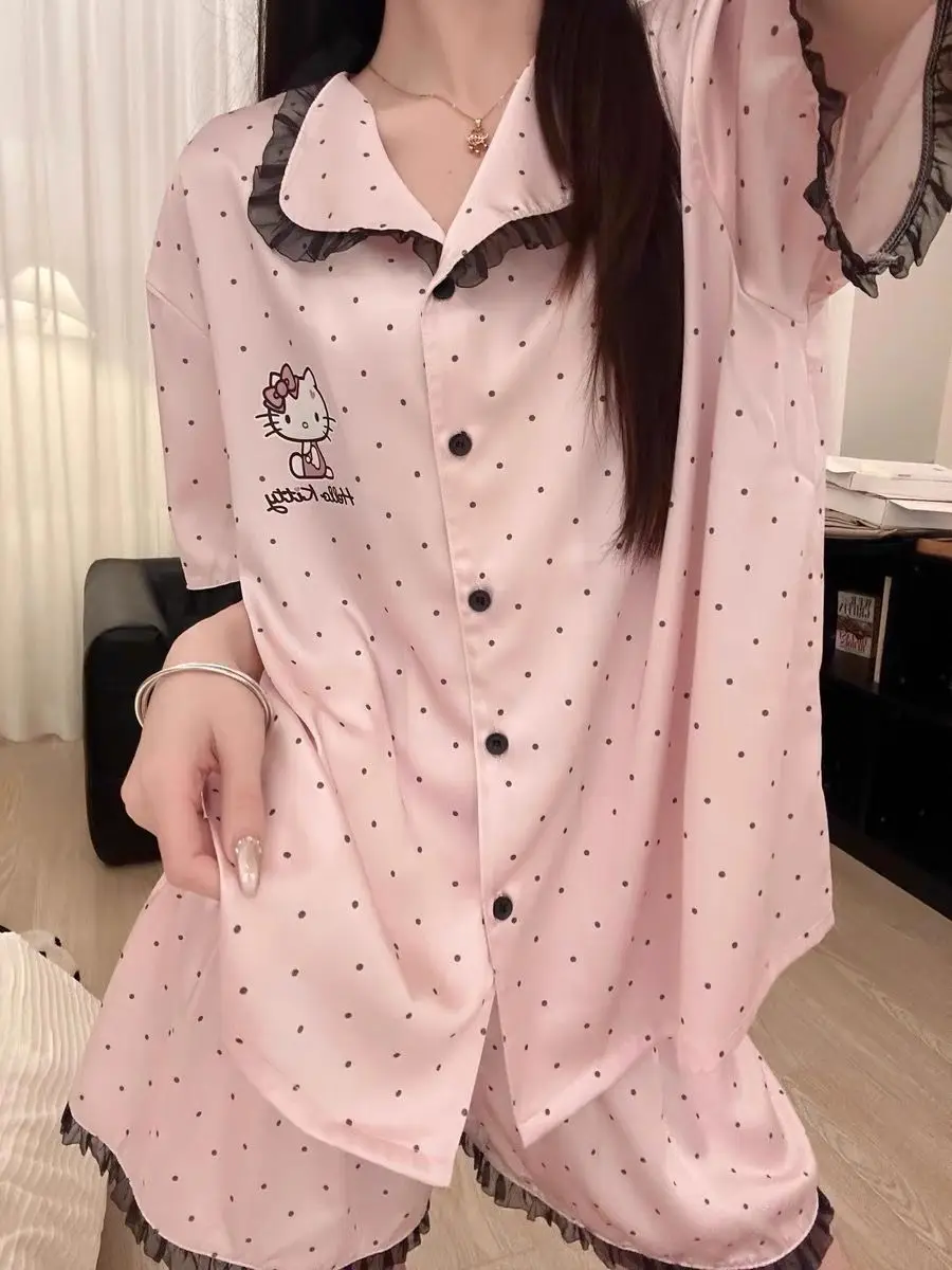 Женский летний комплект пижамы HelloKitty — одежда для дома с короткими рукавами и шортами с кружевной отделкой в горошек
Женский летний комплект пижамы HelloKitty — одежда для дома с короткими рукавами и шортами с кружевной отделкой в горошек