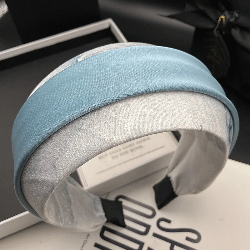 Simple and stylish hair clip for women with high skull top and external hair accessories, wide edge compression headband
Simple and stylish hair clip for women with high skull top and external hair accessories, wide edge compression headband