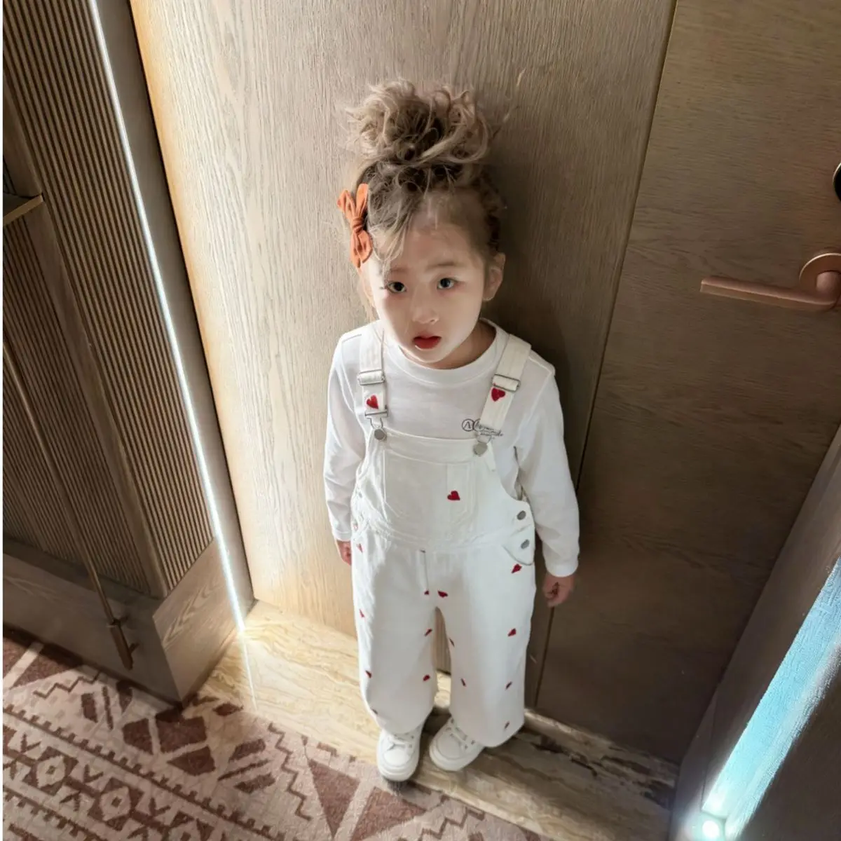Girls' pants Spring and Autumn New Children's Love Wide Leg Pants Baby Fashion White Strap Pants
Girls' pants Spring and Autumn New Children's Love Wide Leg Pants Baby Fashion White Strap Pants