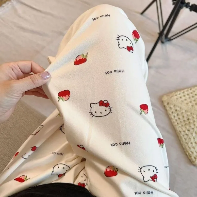 Sanrio теплые велюровые брюки женские большие размеры Hello Kitty с клубничным принтом термофлисовые брюки для бега прямые брюки для отдыха зимний дом
Sanrio теплые велюровые брюки женские большие размеры Hello Kitty с клубничным принтом термофлисовые брюки для бега прямые брюки для отдыха зимний дом