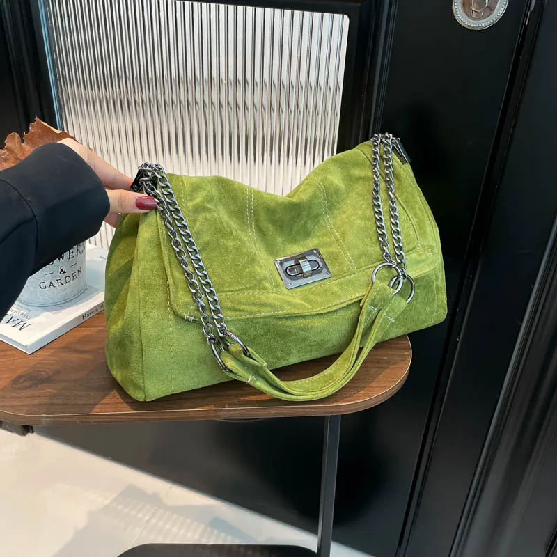 2025 Chain Strap Tote Bag, Spacious Shoulder Purse for Women, Minimalist Crossbody Tote, Versatile Day-to-Night Bag, Textured
2025 Chain Strap Tote Bag, Spacious Shoulder Purse for Women, Minimalist Crossbody Tote, Versatile Day-to-Night Bag, Textured