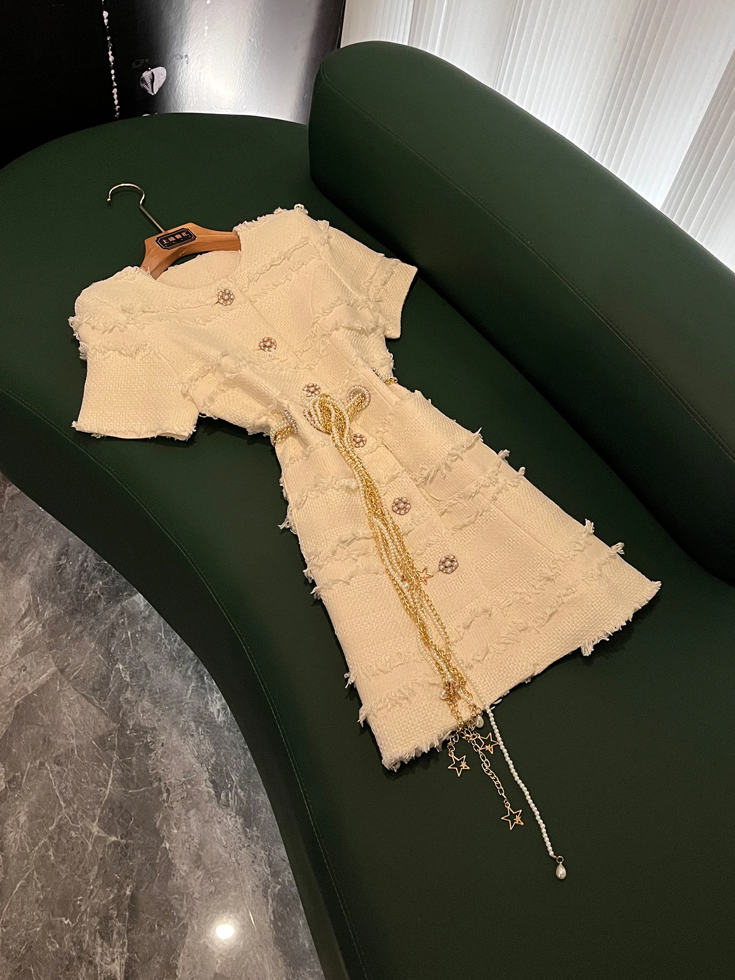 Pearl Embellied Slim Fit Dr with Tassel And Diamond Accented Chain Straps Ele Commuter Sle for Women
Pearl Embellied Slim Fit Dr with Tassel And Diamond Accented Chain Straps Ele Commuter Sle for Women