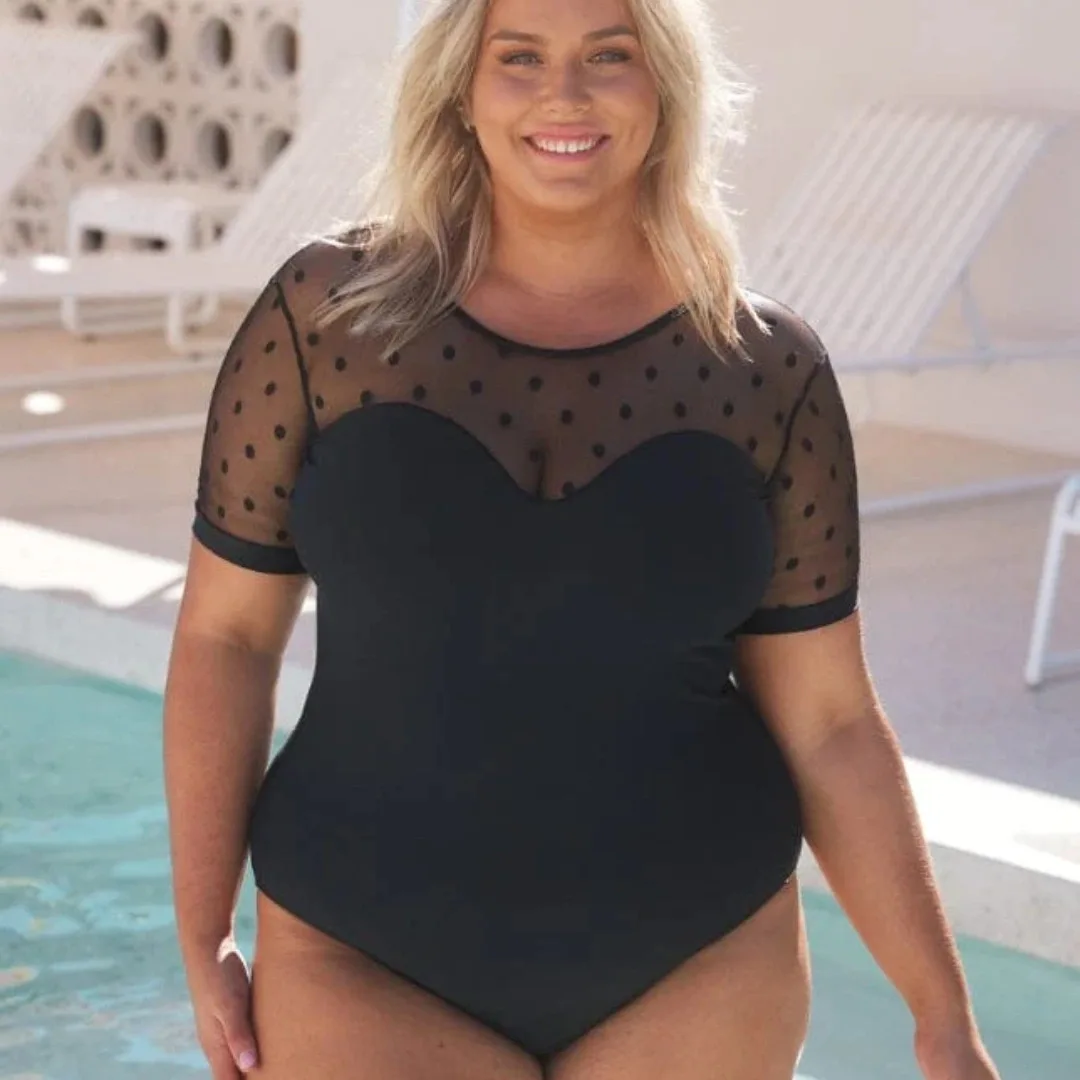 2025 new European and American women's one-piece swimsuit, solid color mesh splicing and fattening large size half-sleeve swimsu
2025 new European and American women's one-piece swimsuit, solid color mesh splicing and fattening large size half-sleeve swimsu