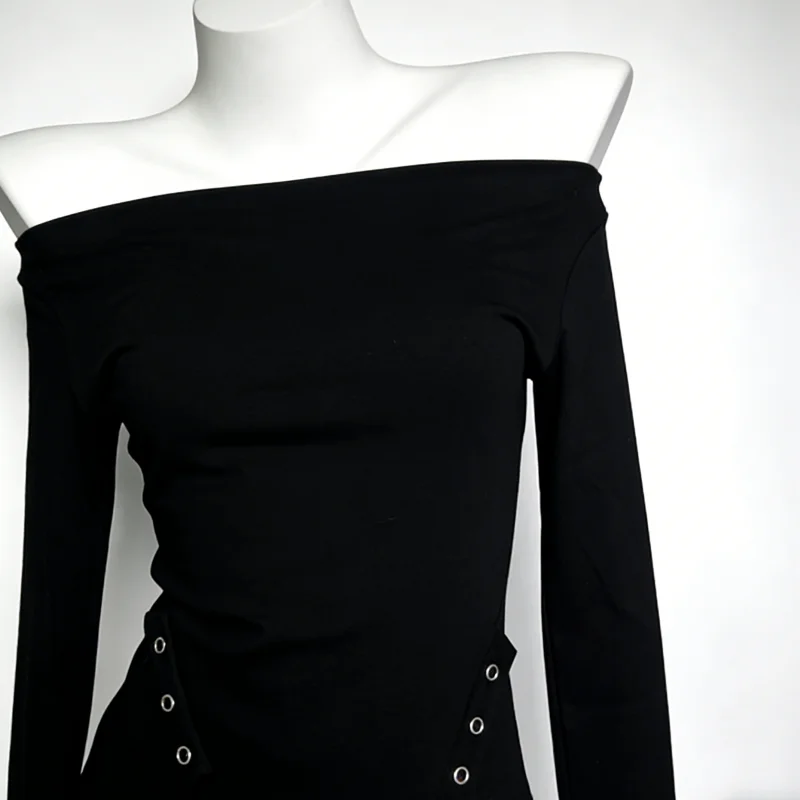 Pure desire style slimming buckle design for spring and summer of 2026, slanted shoulder color, simple and exposed shoulder
Pure desire style slimming buckle design for spring and summer of 2026, slanted shoulder color, simple and exposed shoulder