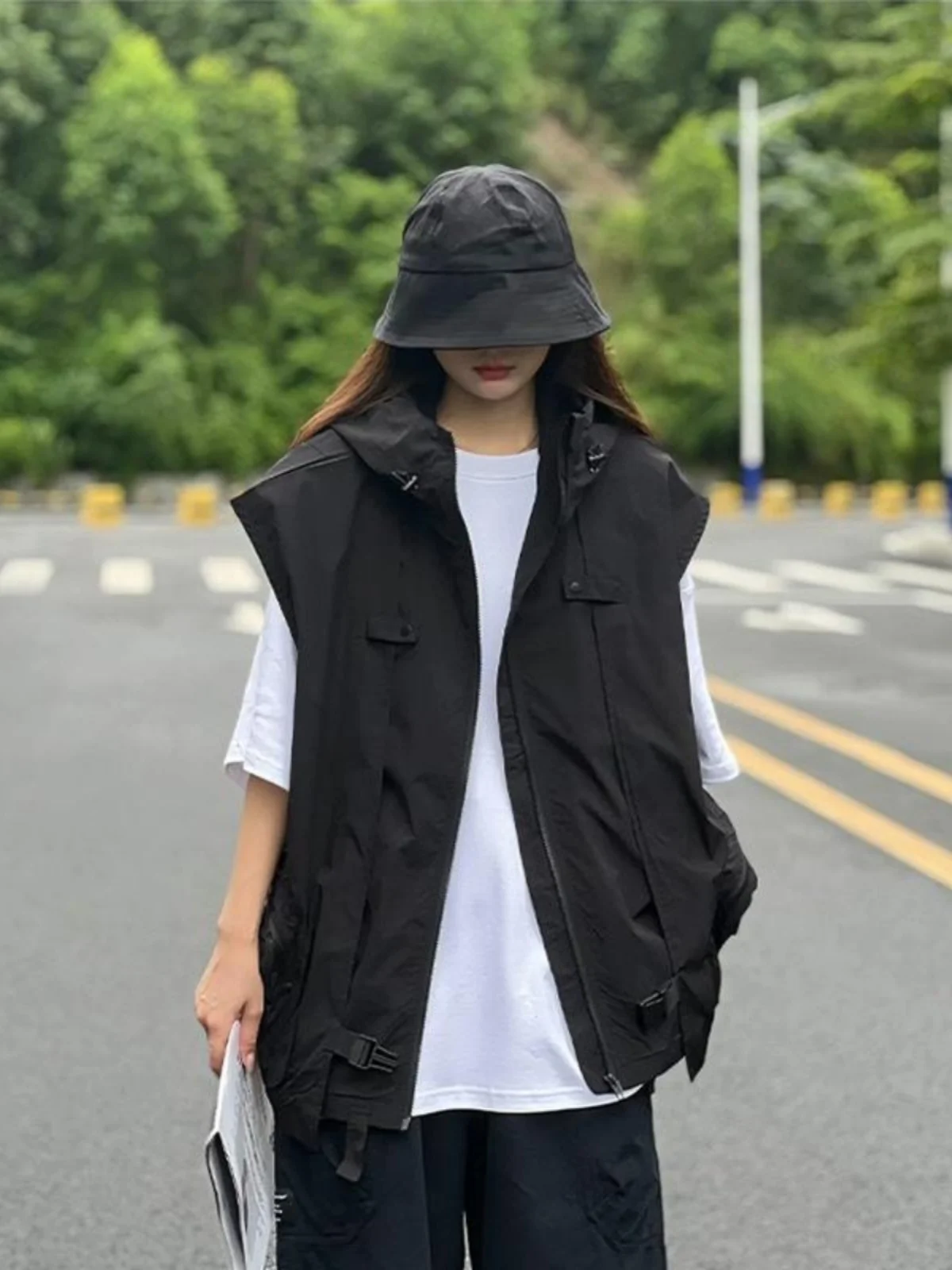 Уличная повседневная рабочая одежда с несколькими карманами и капюшоном, жилет для молодежи, свободный крой, летняя ткань из полиэстера из бычьей ткани
Уличная повседневная рабочая одежда с несколькими карманами и капюшоном, жилет для молодежи, свободный крой, летняя ткань из полиэстера из бычьей ткани