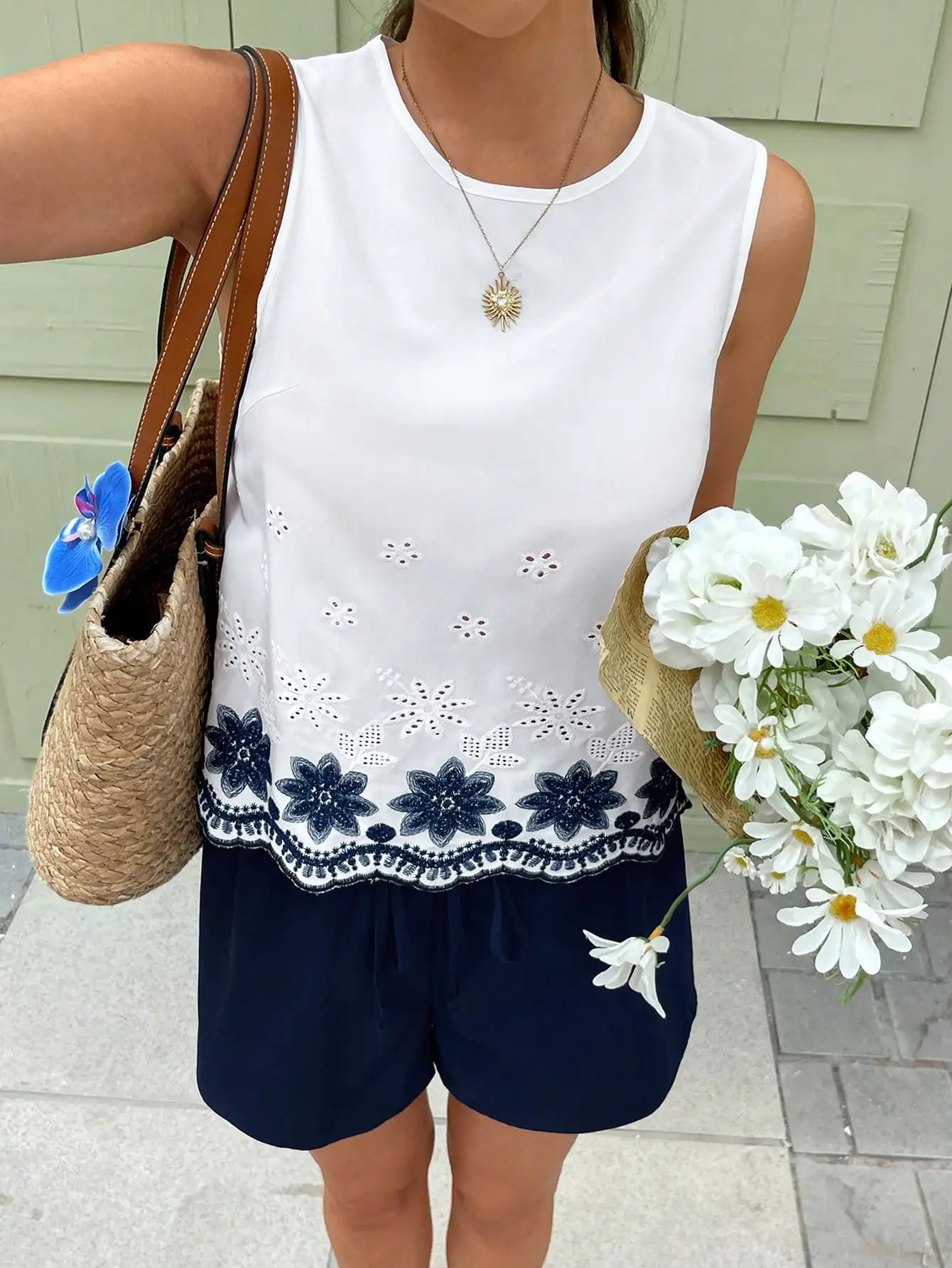 Women's Sleeveless Top And Shorts Set With Floral Embroidery Casual Summer Outfit
Women's Sleeveless Top And Shorts Set With Floral Embroidery Casual Summer Outfit