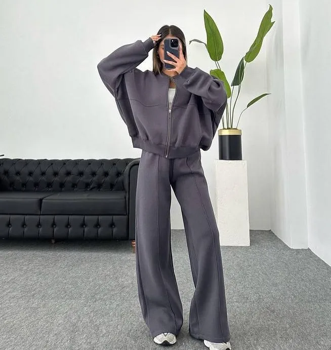 Autumn Winter Casual Sports Style Women's Suits Fashionable Solid Color Long-sleeved Loose Jacket + High-waisted Trousers Suits
Autumn Winter Casual Sports Style Women's Suits Fashionable Solid Color Long-sleeved Loose Jacket + High-waisted Trousers Suits