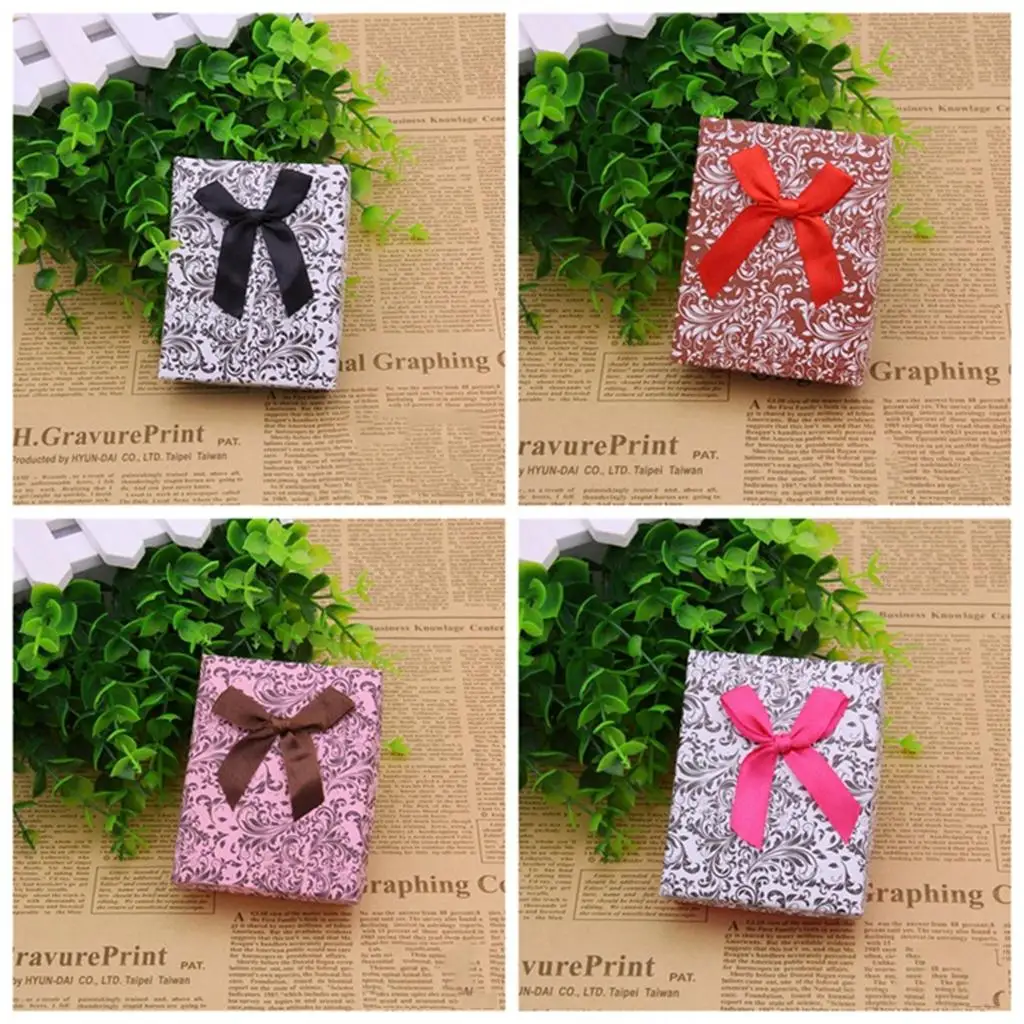 Картонный подарочный футляр с милым бантом и цветочным узором из 12 предметов
Картонный подарочный футляр с милым бантом и цветочным узором из 12 предметов