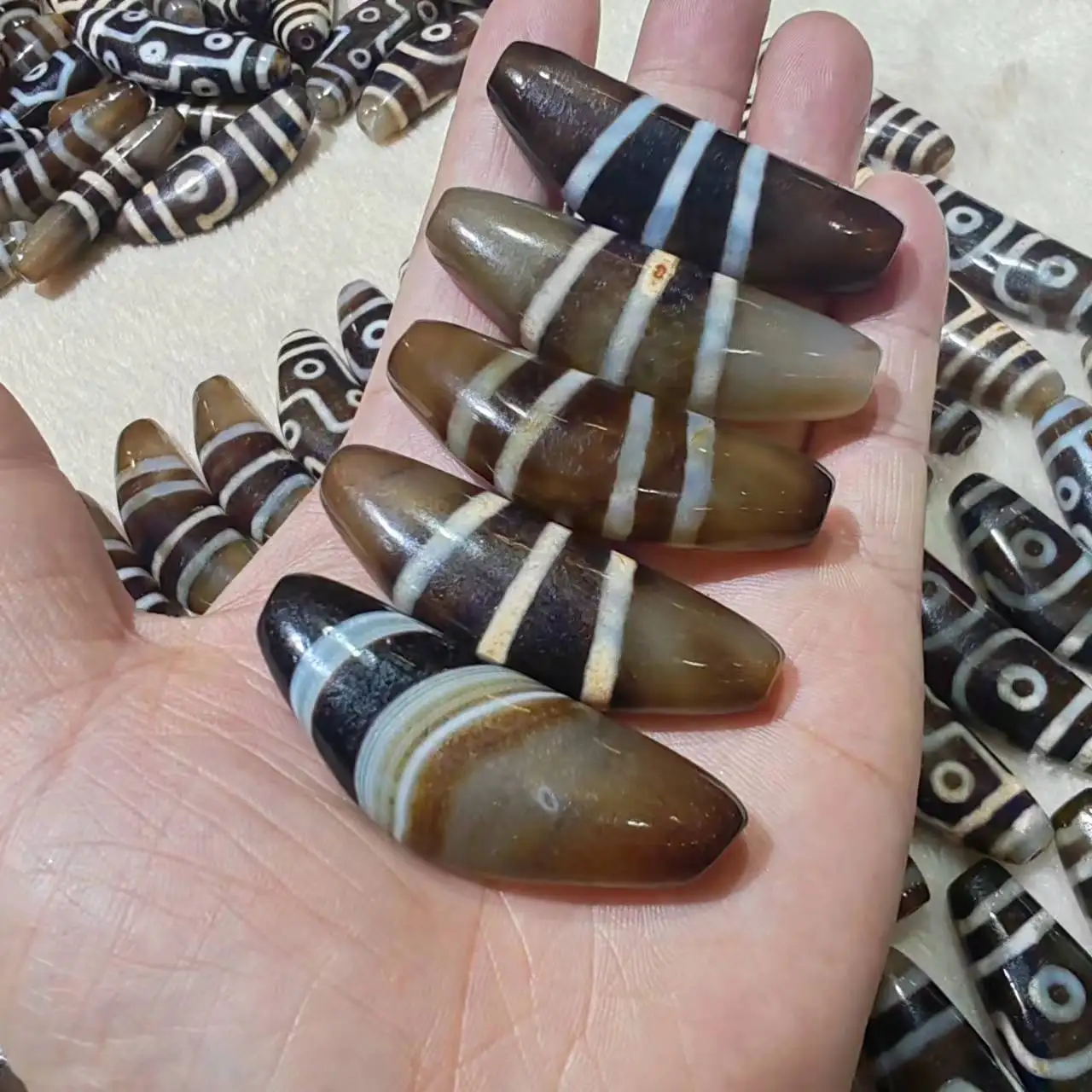 1pcs/lot natural horn thread bead agate dzi quaint rare cinnabar spots organic gems weathering jewelry amulet folk-custom taki
1pcs/lot natural horn thread bead agate dzi quaint rare cinnabar spots organic gems weathering jewelry amulet folk-custom taki