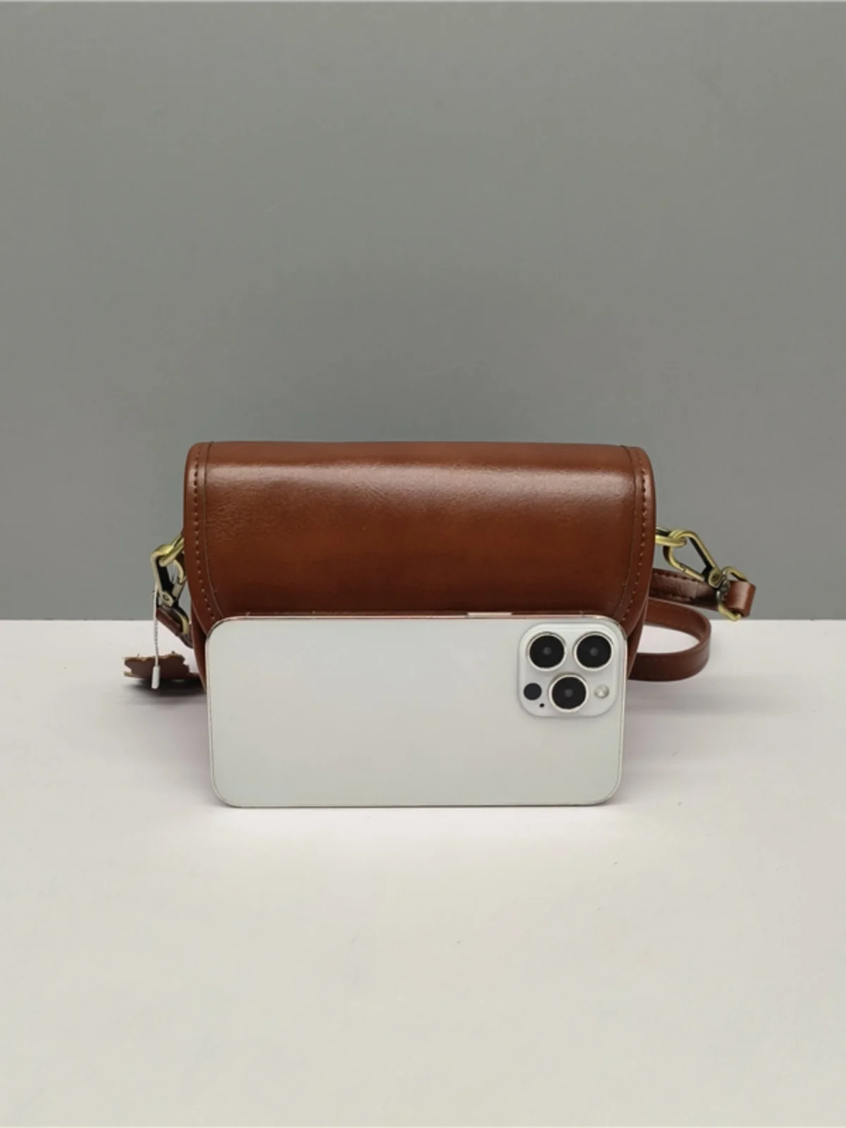 Vintage Tanned Leather Saddle Bag Women's Crossbody Bag with Wide oulder Strap Underarm Bag Casual Sle
Vintage Tanned Leather Saddle Bag Women's Crossbody Bag with Wide oulder Strap Underarm Bag Casual Sle