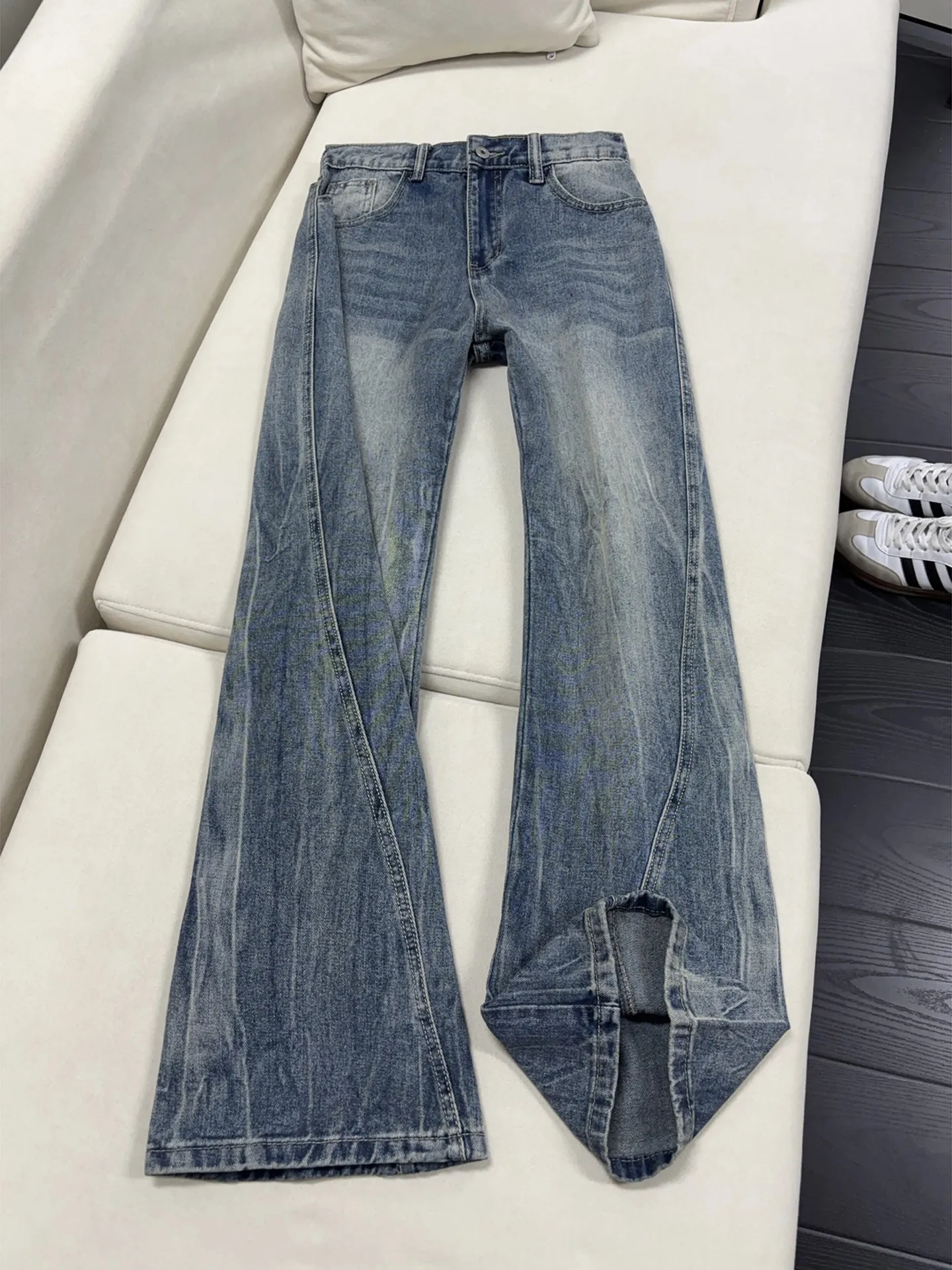 Retro Washed Floral Patchwork Men's Jeans Bell Bottom Straight Loose Trousers American Style Spring Casual Long Pants
Retro Washed Floral Patchwork Men's Jeans Bell Bottom Straight Loose Trousers American Style Spring Casual Long Pants