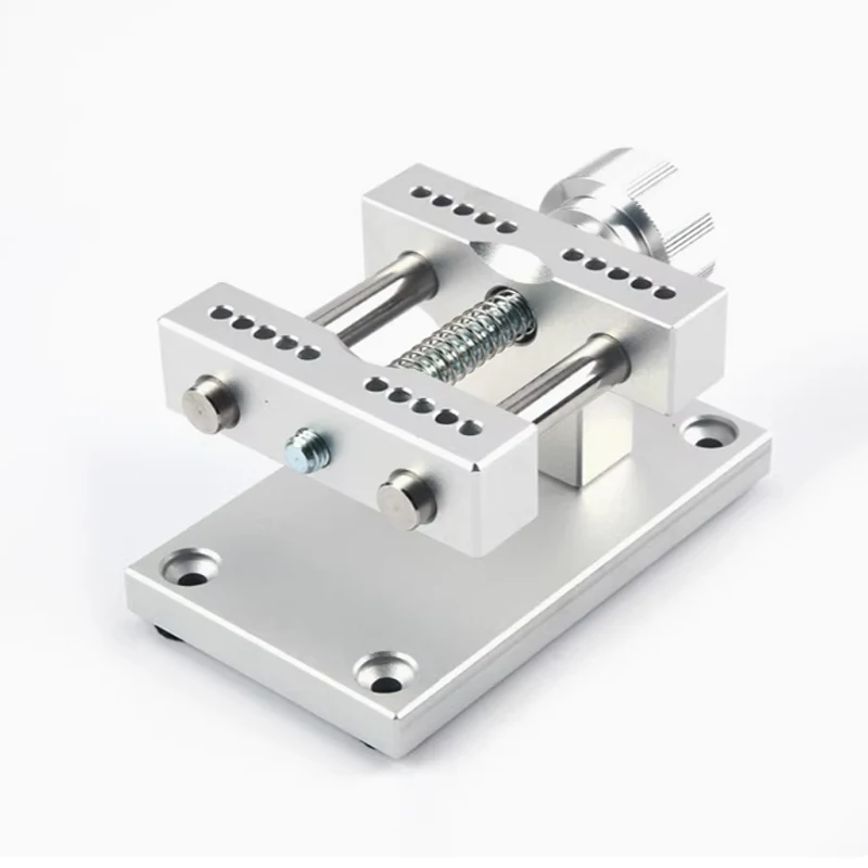 Watch repair tool: Take the watch holder, clamp the metal of the watch holder, and enlarge the watch holder
Watch repair tool: Take the watch holder, clamp the metal of the watch holder, and enlarge the watch holder