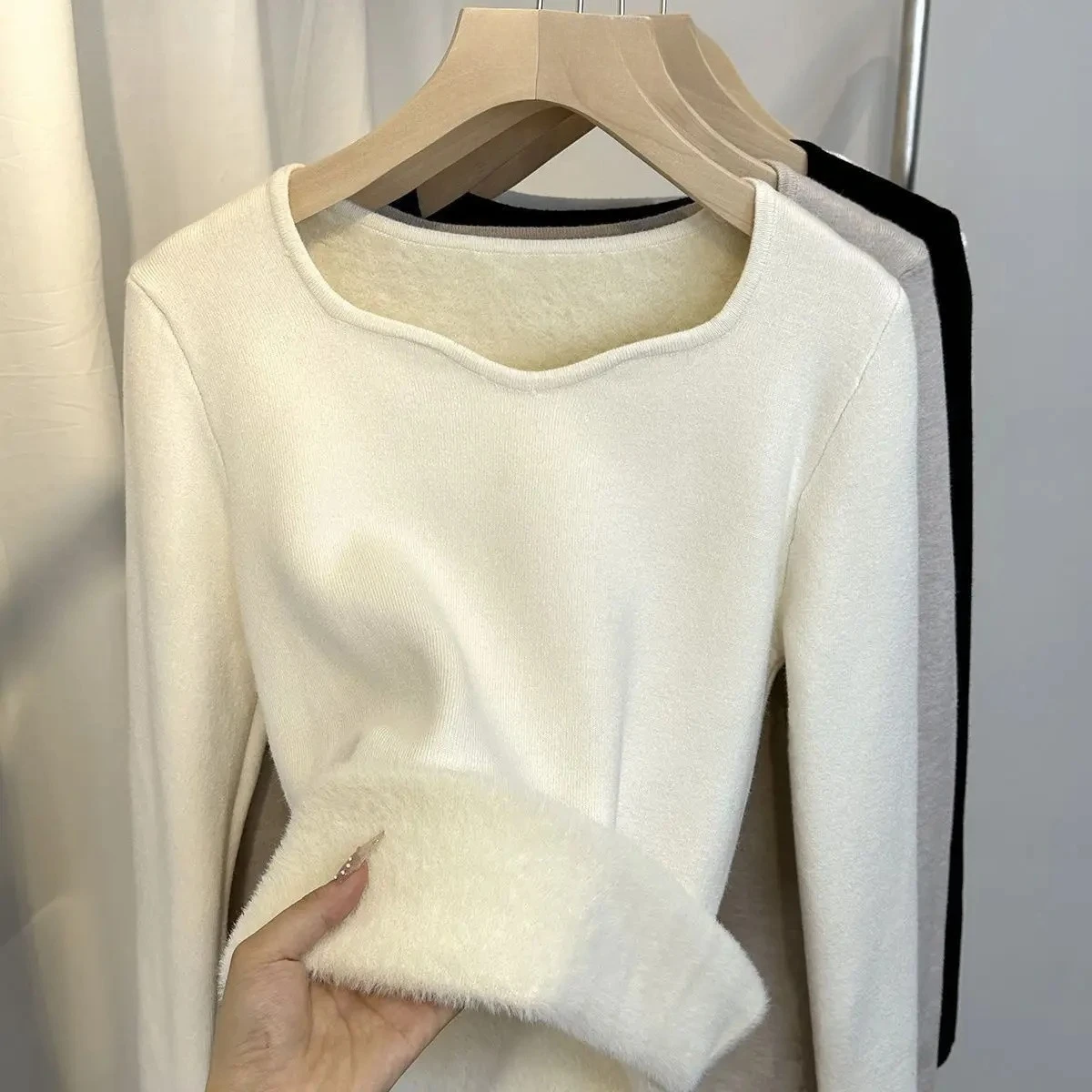 Женский утолщенный теплый свитер с квадратным вырезом, приталенный крой, уникальный дизайн, поднимающий осенью и зимой
Женский утолщенный теплый свитер с квадратным вырезом, приталенный крой, уникальный дизайн, поднимающий осенью и зимой