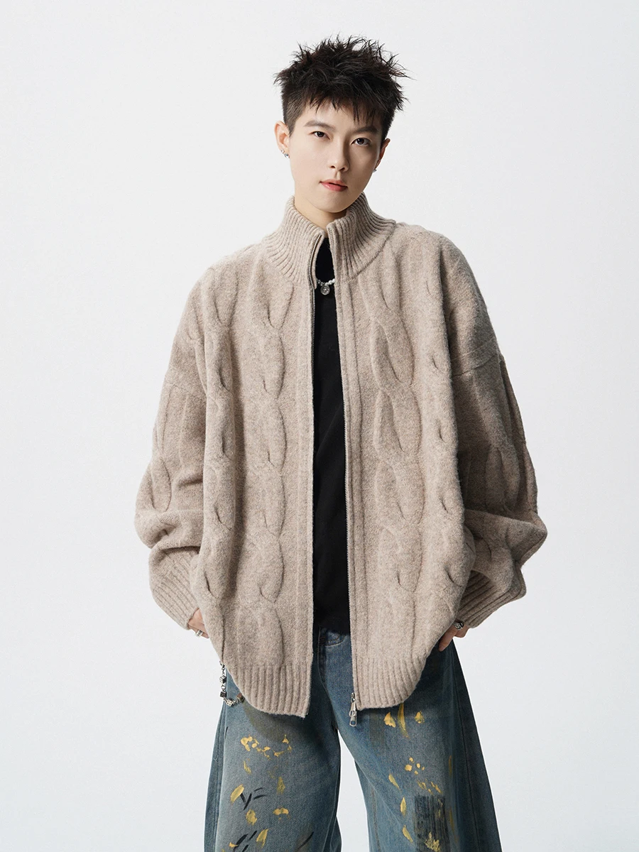 Мужской вязаный кардиган в стиле ретро, свободный повседневный свитер с высоким воротником, осенне-зимний, из полиэстера, с длинными рукавами
Мужской вязаный кардиган в стиле ретро, свободный повседневный свитер с высоким воротником, осенне-зимний, из полиэстера, с длинными рукавами