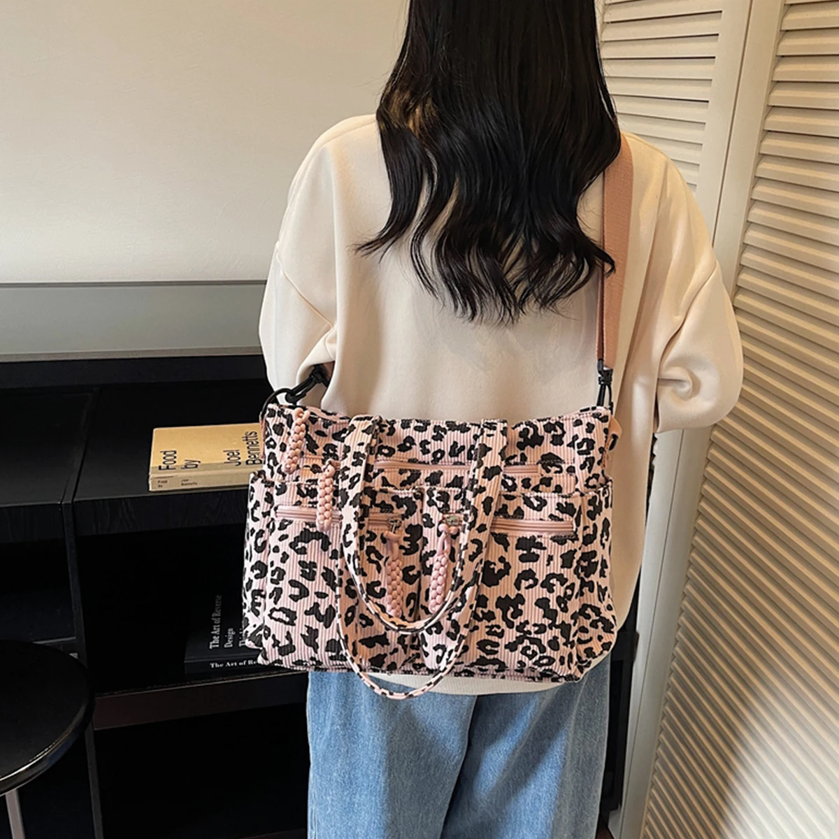 Leopard Corduroy Striped Quilted Women Luxury Tote Bag Multi Pocket Lightweight Large Capacity Adjustable Strap Daily Travel
Leopard Corduroy Striped Quilted Women Luxury Tote Bag Multi Pocket Lightweight Large Capacity Adjustable Strap Daily Travel