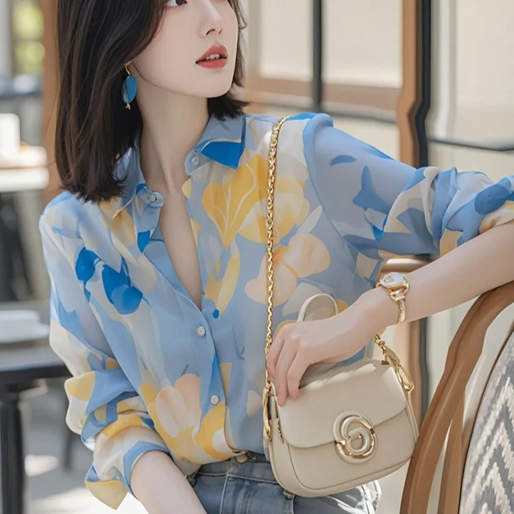 French Vintage Floral Print Chiffon Blouse | Feminine Relaxed Fit Lightweight Trans-seasonal Layer
French Vintage Floral Print Chiffon Blouse | Feminine Relaxed Fit Lightweight Trans-seasonal Layer