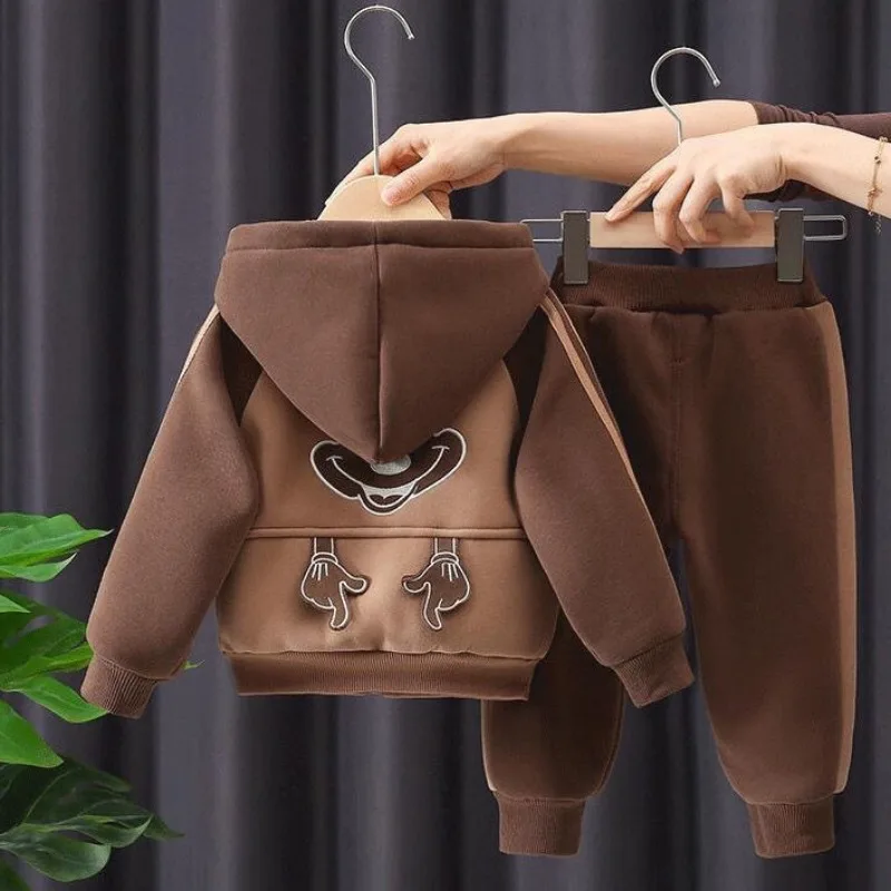 Комплект детской одежды для детей от 2 до 7 лет, повседневная одежда для мальчиков, детский модный свитшот и штаны, комплект из 2 предметов, детские осенне-зимние спортивные костюмы
Комплект детской одежды для детей от 2 до 7 лет, повседневная одежда для мальчиков, детский модный свитшот и штаны, комплект из 2 предметов, детские осенне-зимние спортивные костюмы