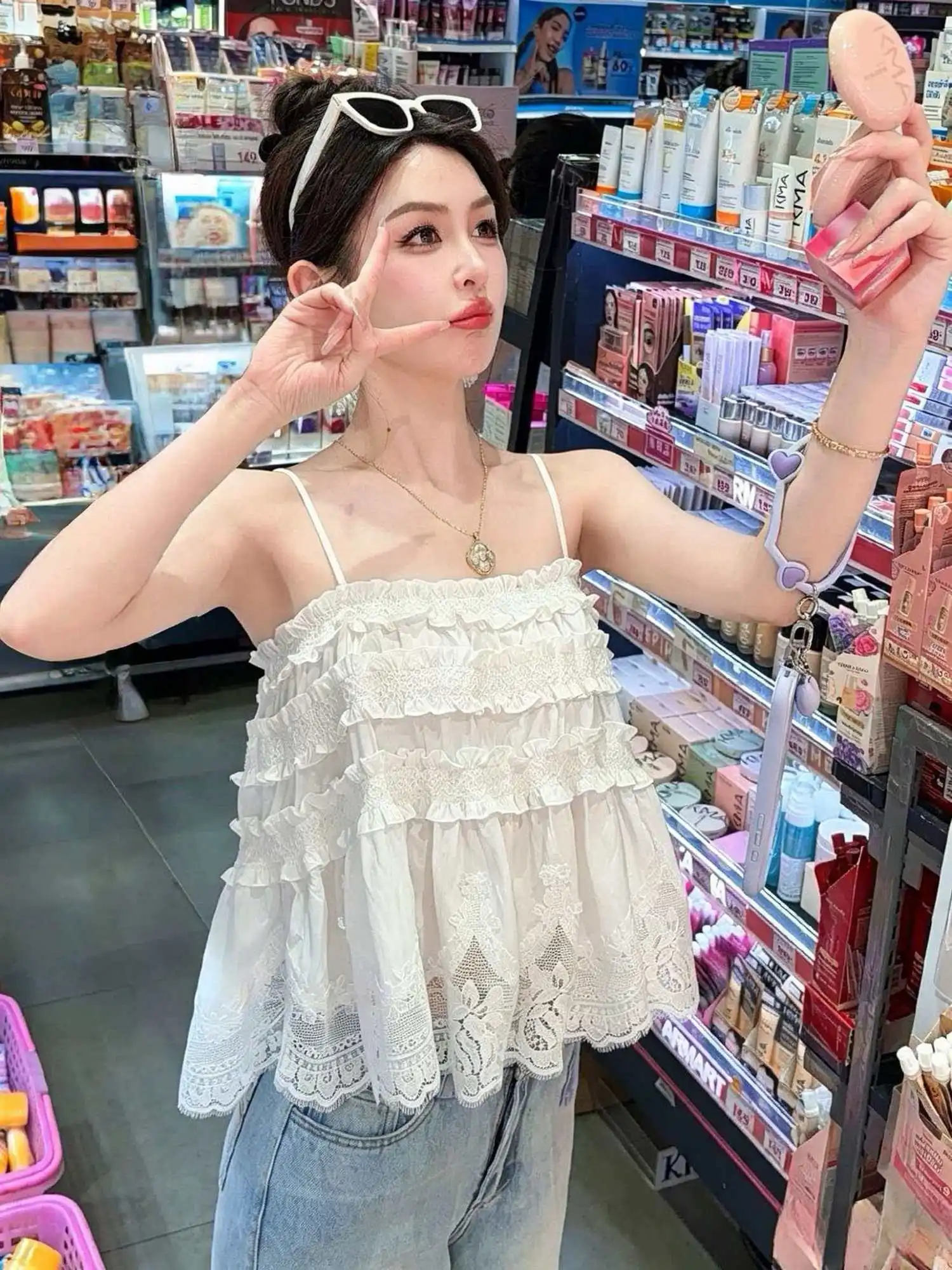 Summer Vacation Style White Lace Splice Women's Fashionable Layered Strapless Crop Top Korean Style Straight Cut Silk Blend
Summer Vacation Style White Lace Splice Women's Fashionable Layered Strapless Crop Top Korean Style Straight Cut Silk Blend