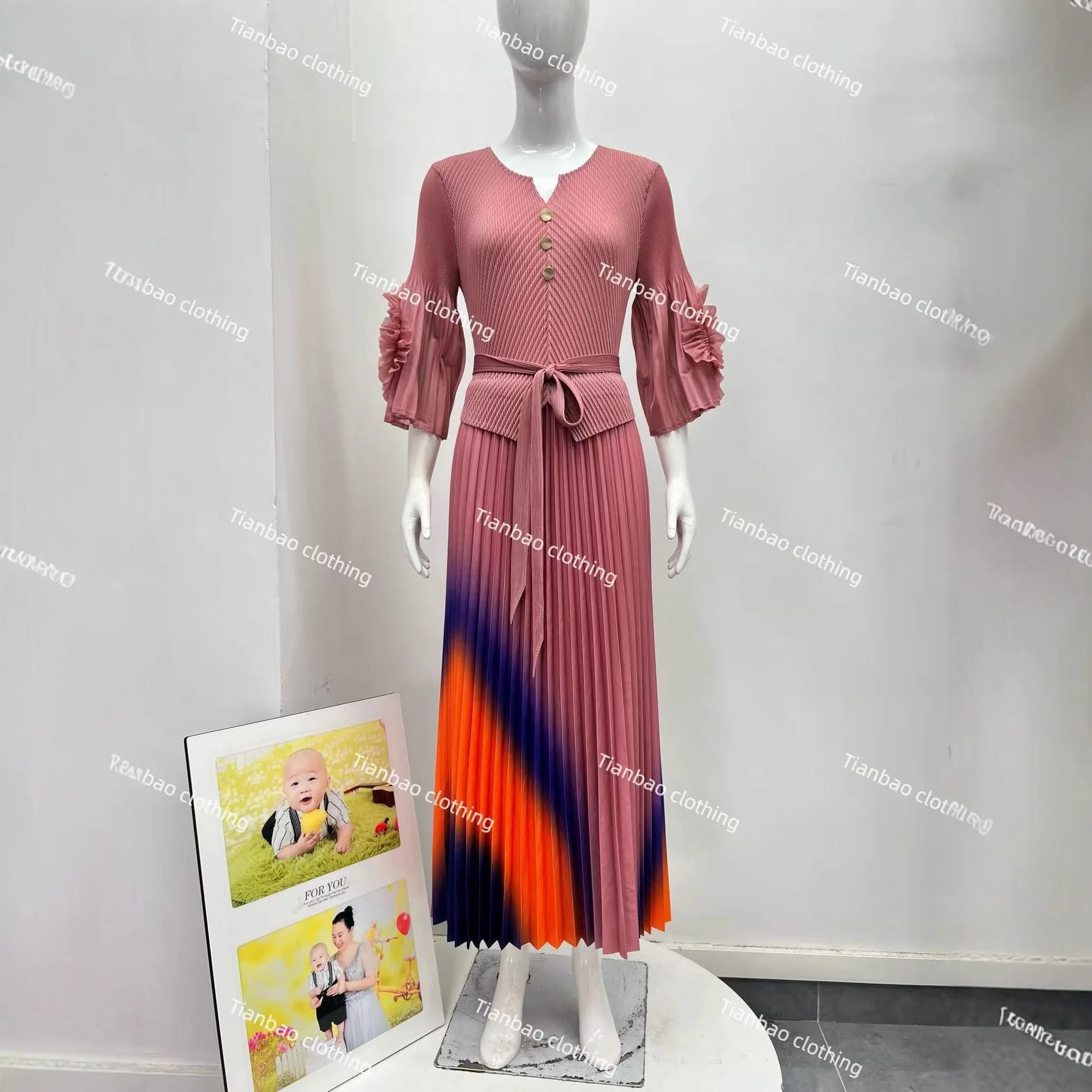 Miyake Pleats 2025 Wholesale New Disc Flower Dress Multi-color Lace-up Temperament Loose Women's Medium and Long Dress Women
Miyake Pleats 2025 Wholesale New Disc Flower Dress Multi-color Lace-up Temperament Loose Women's Medium and Long Dress Women