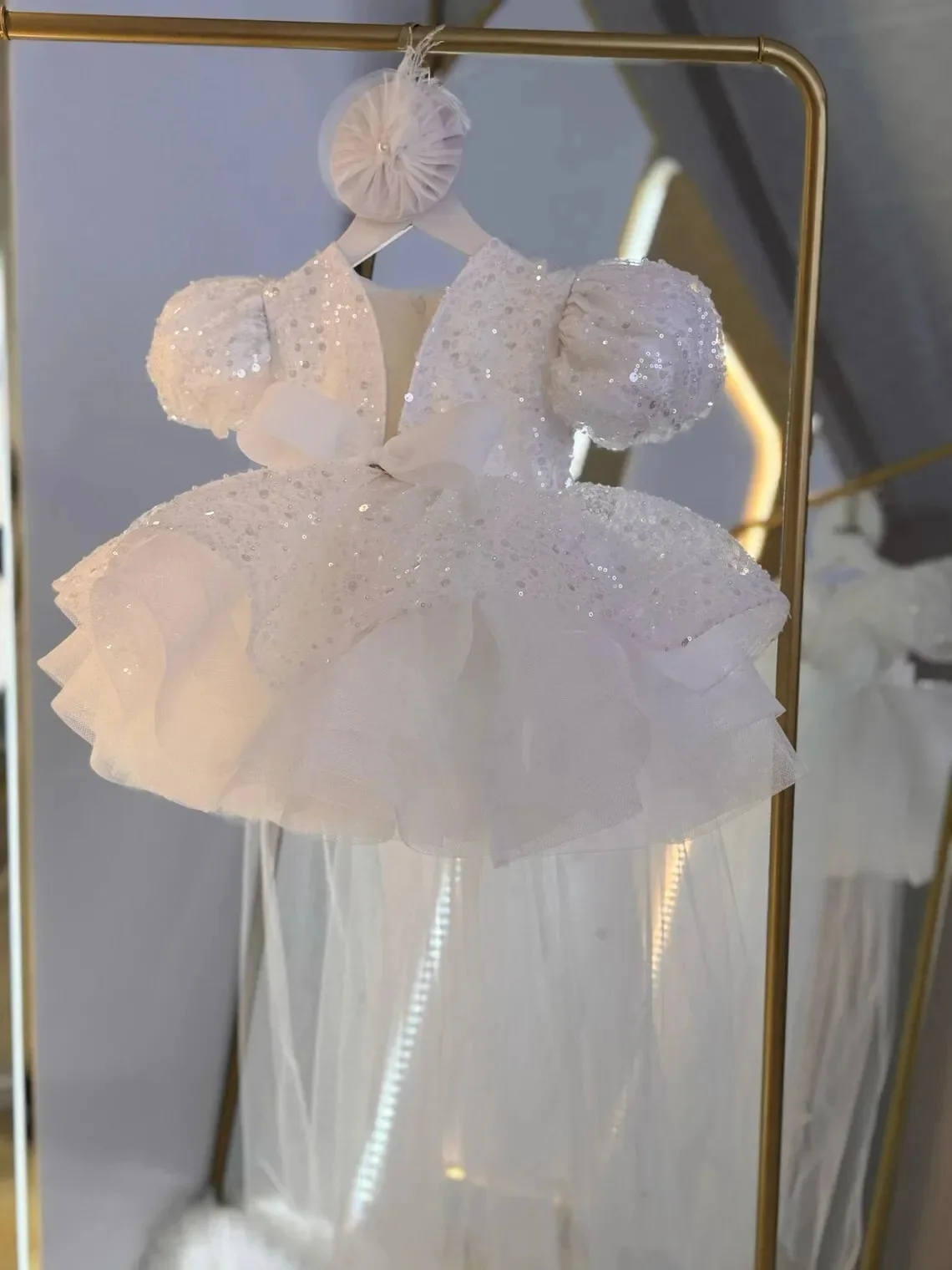 Flower Girl Dress For Wedding Layered Feather Tulle Sequins High Low Lenght Kids With Bow Birthday First Communion Gown Custom
Flower Girl Dress For Wedding Layered Feather Tulle Sequins High Low Lenght Kids With Bow Birthday First Communion Gown Custom