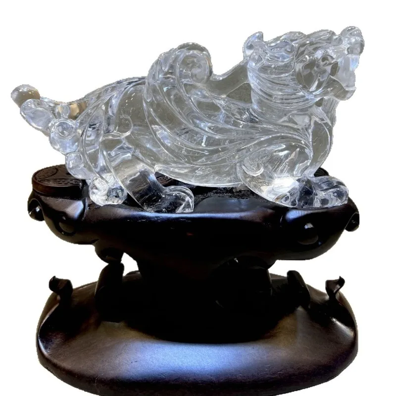 Natural Brazilian white crystal Pixiu ornament is beautiful in kind, a must for gifts, and a beautiful wood carving base.
Natural Brazilian white crystal Pixiu ornament is beautiful in kind, a must for gifts, and a beautiful wood carving base.