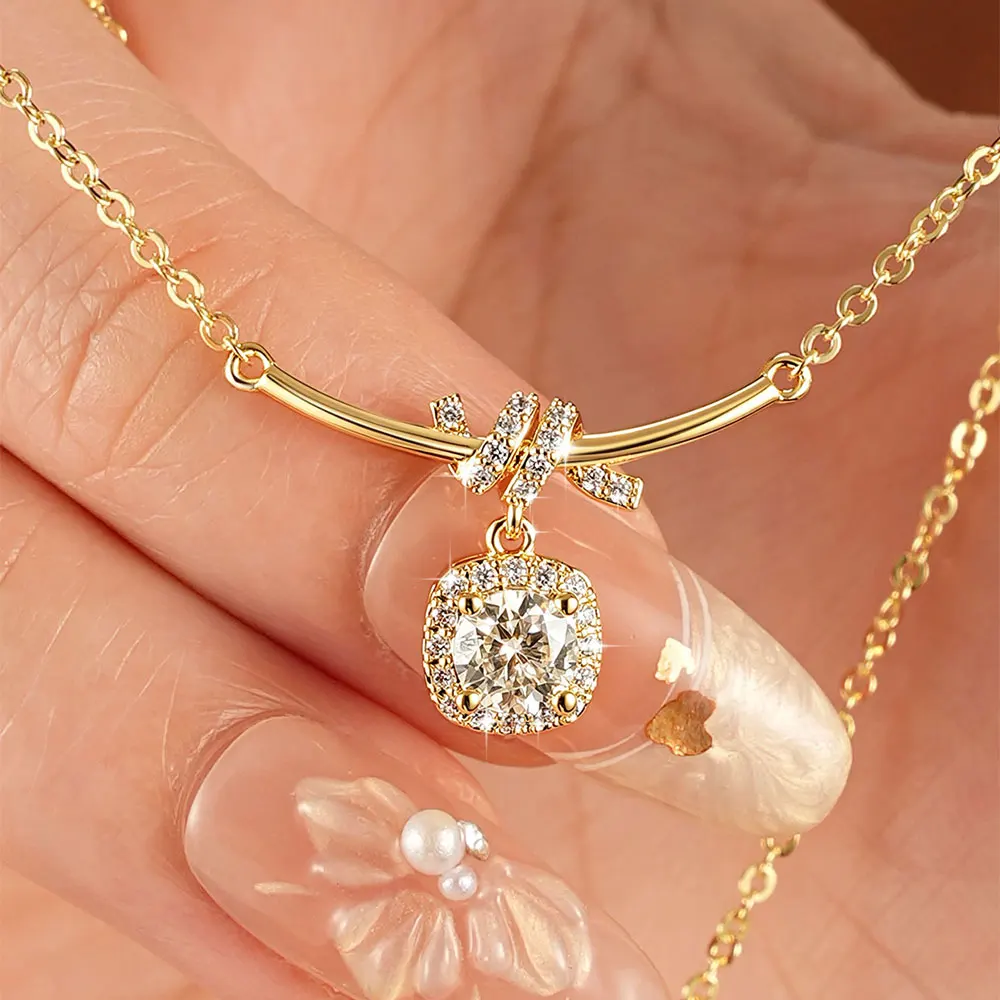 RAPRGOLD 0.5ct Round Moissanite Retro Ribbon-motif Pendant Necklaces for Women Chains Friend Neck Jewelry Gifts with Certificate
RAPRGOLD 0.5ct Round Moissanite Retro Ribbon-motif Pendant Necklaces for Women Chains Friend Neck Jewelry Gifts with Certificate