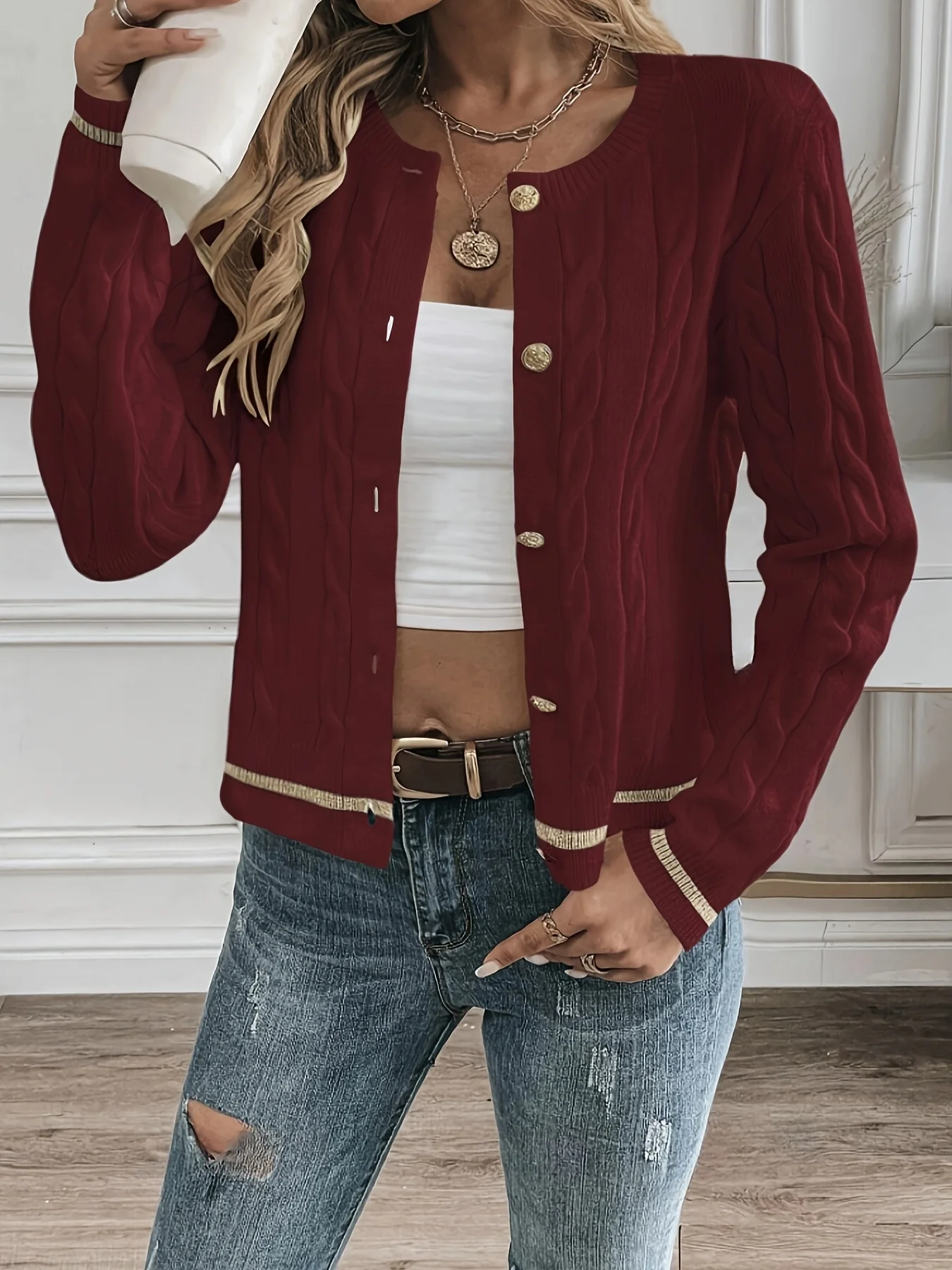 Solid Red Knitted Women's Cardigan Elegant and Fashionable Long-Sleeved Cardigan with Button-Down Straps
Solid Red Knitted Women's Cardigan Elegant and Fashionable Long-Sleeved Cardigan with Button-Down Straps