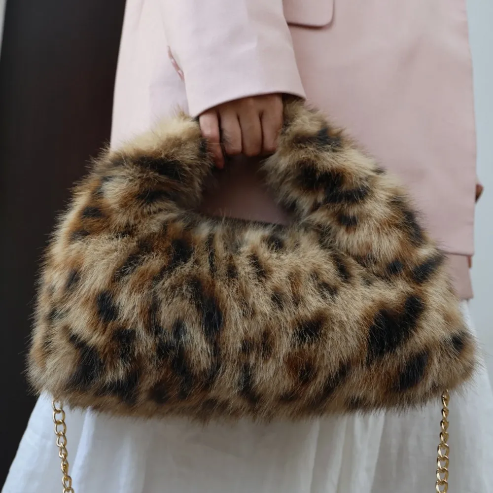 Зимняя плюшевая сумка-тоут в корейском стиле из искусственного лисьего меха, женская вместительная сумка-клатч с верхней ручкой, мягкая пушистая женская сумка
Зимняя плюшевая сумка-тоут в корейском стиле из искусственного лисьего меха, женская вместительная сумка-клатч с верхней ручкой, мягкая пушистая женская сумка