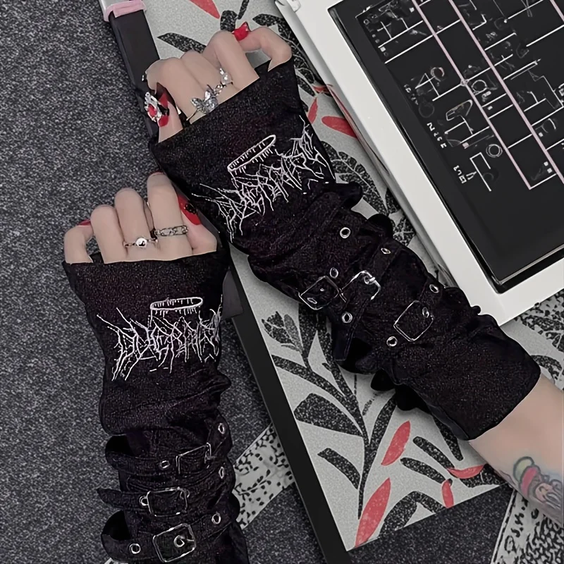 A pair of new embroidered sleeve cuffs with dark metal buckles, black half-finger gloves. Y2K punk-style sun protection gloves, embroidered arm sleeves popular on Ins. Stylish three-dimensional Yabi gloves for punk outfits with sun protection function.
A pair of new embroidered sleeve cuffs with dark metal buckles, black half-finger gloves. Y2K punk-style sun protection gloves, embroidered arm sleeves popular on Ins. Stylish three-dimensional Yabi gloves for punk outfits with sun protection function.