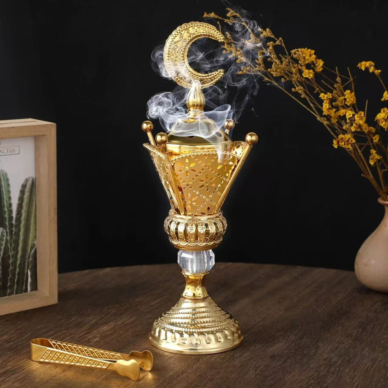 Middle Eastern Golden Incense Burner, Luxury Arabian Living Room Home Moon Decorative Vintage Incense Holder Candle Holder
Middle Eastern Golden Incense Burner, Luxury Arabian Living Room Home Moon Decorative Vintage Incense Holder Candle Holder