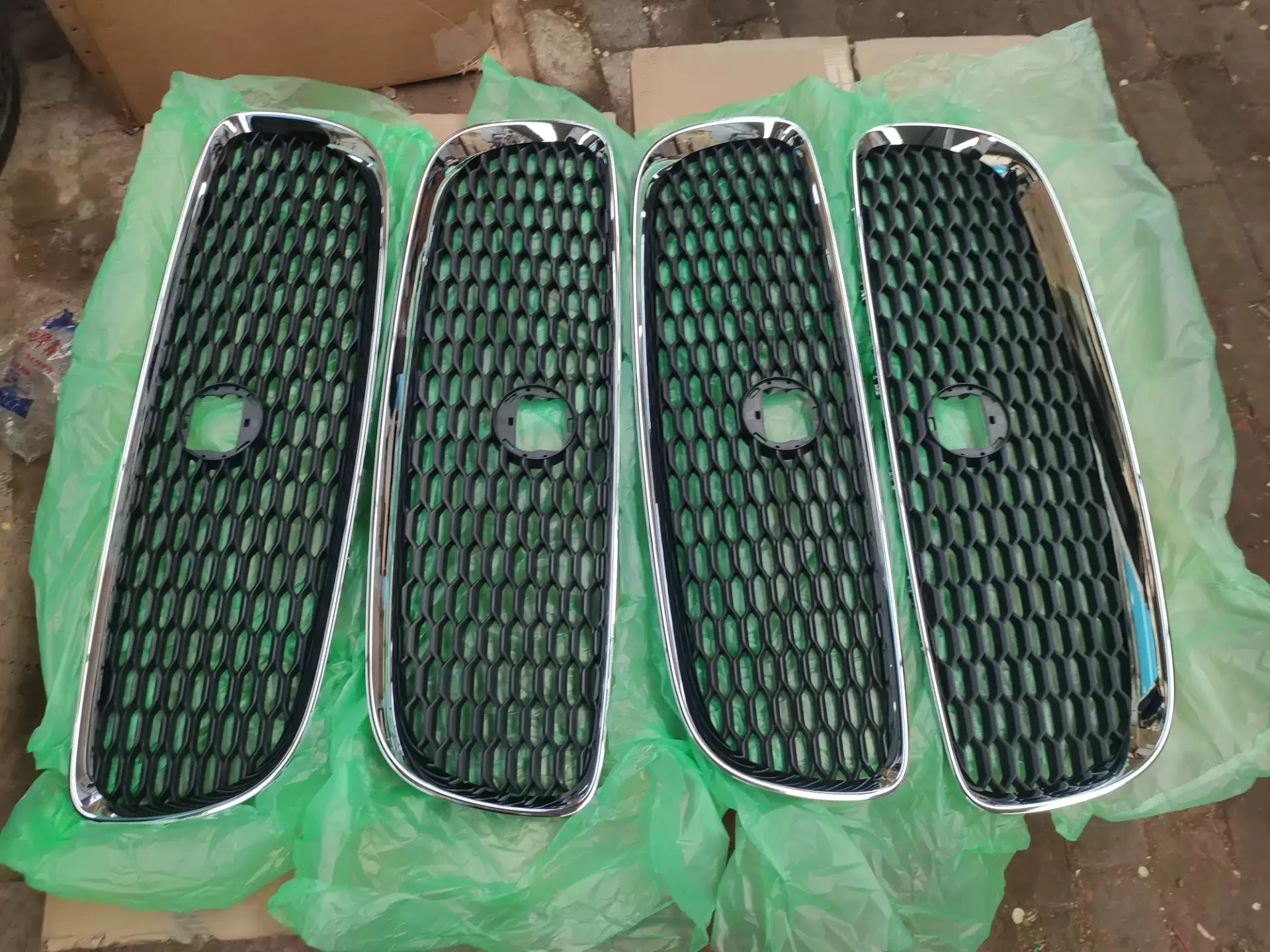 Car high quality Front Face Mask Grill Raditor Grille Assembly for Jaguar E-PACE
Car high quality Front Face Mask Grill Raditor Grille Assembly for Jaguar E-PACE